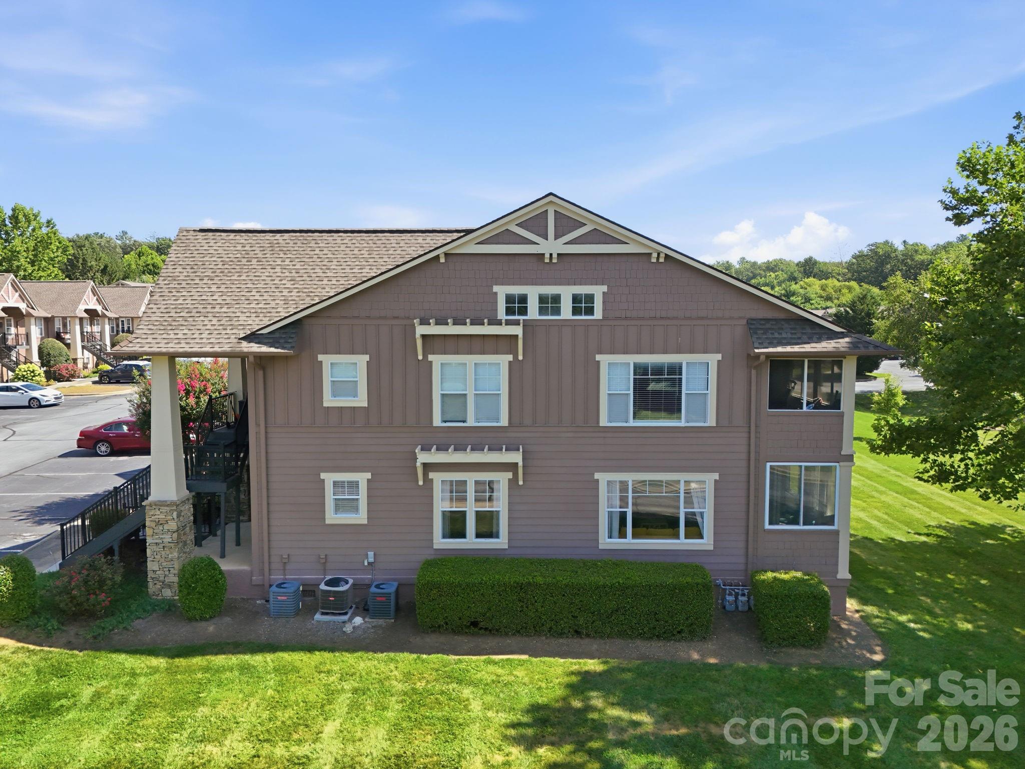 2705 Deermouse Way — Hendersonville