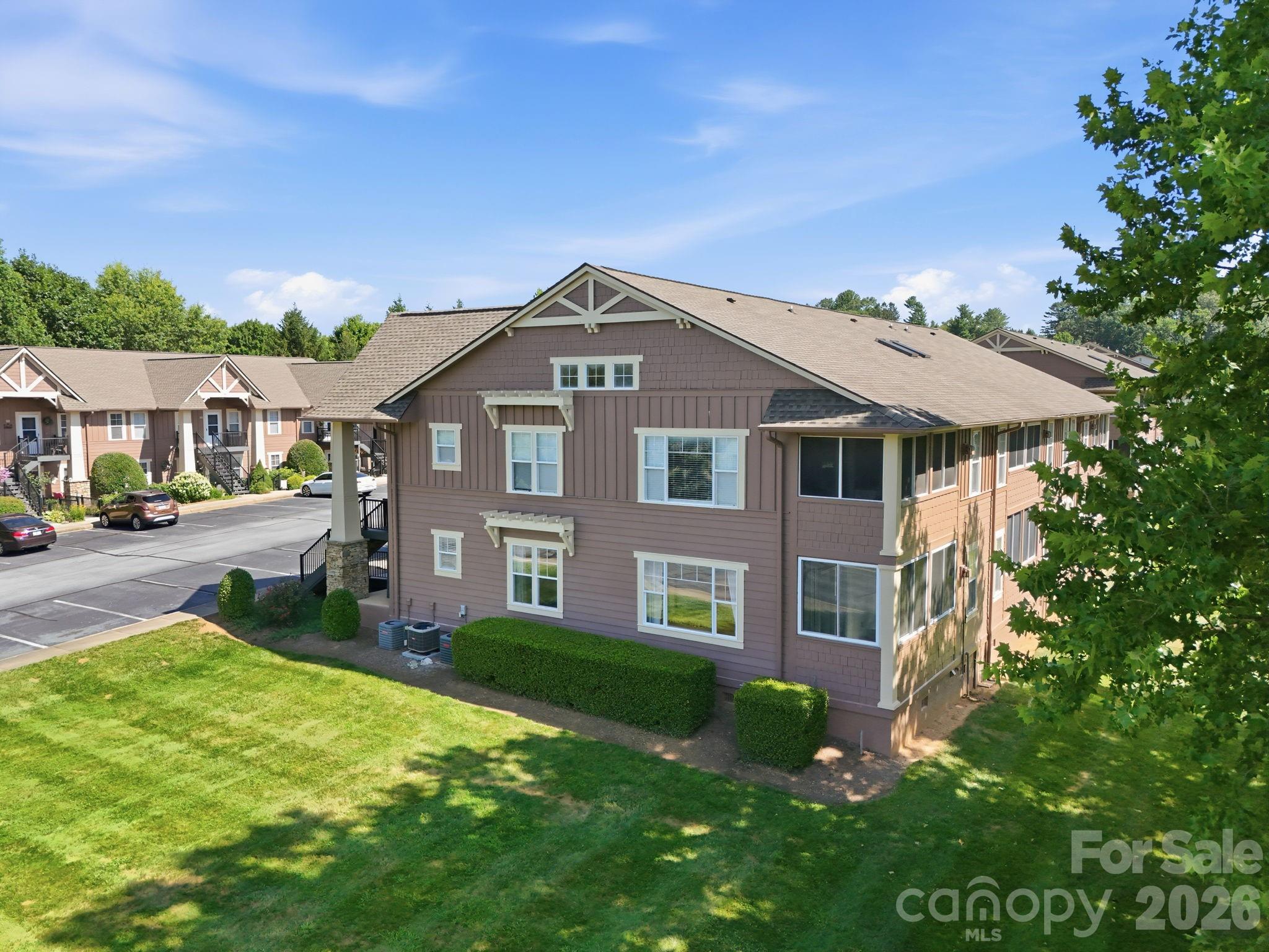 2705 Deermouse Way — Hendersonville