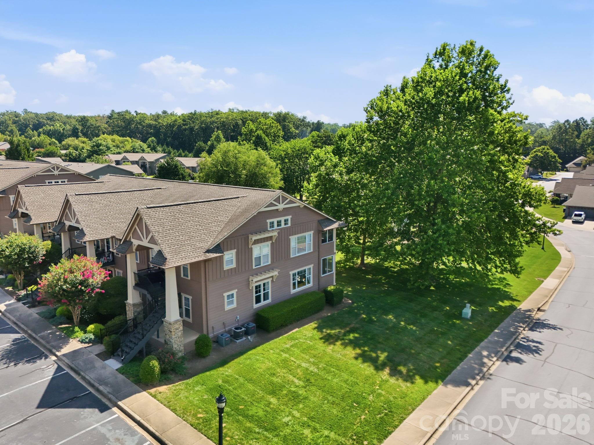 2705 Deermouse Way — Hendersonville