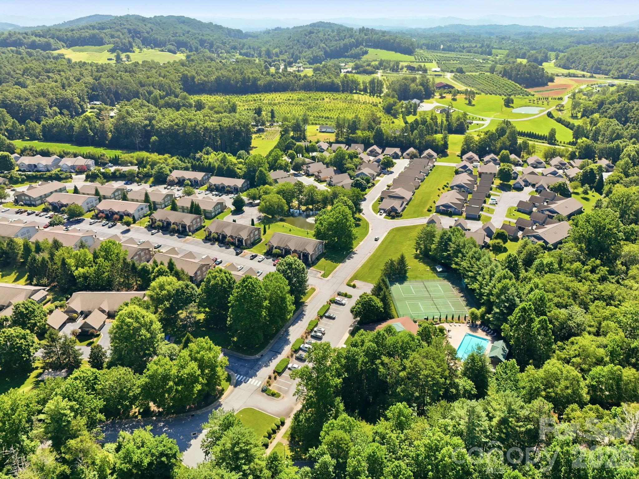 2705 Deermouse Way — Hendersonville
