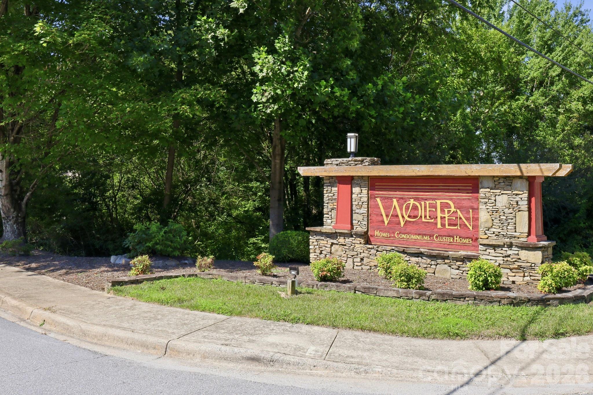 2705 Deermouse Way — Hendersonville