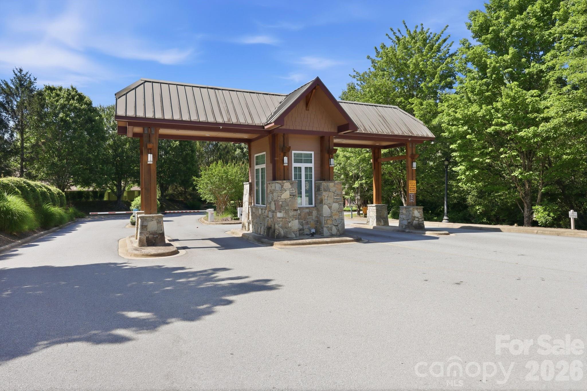 2705 Deermouse Way — Hendersonville