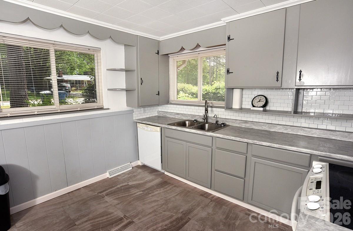 709 Sunset Drive — Salisbury