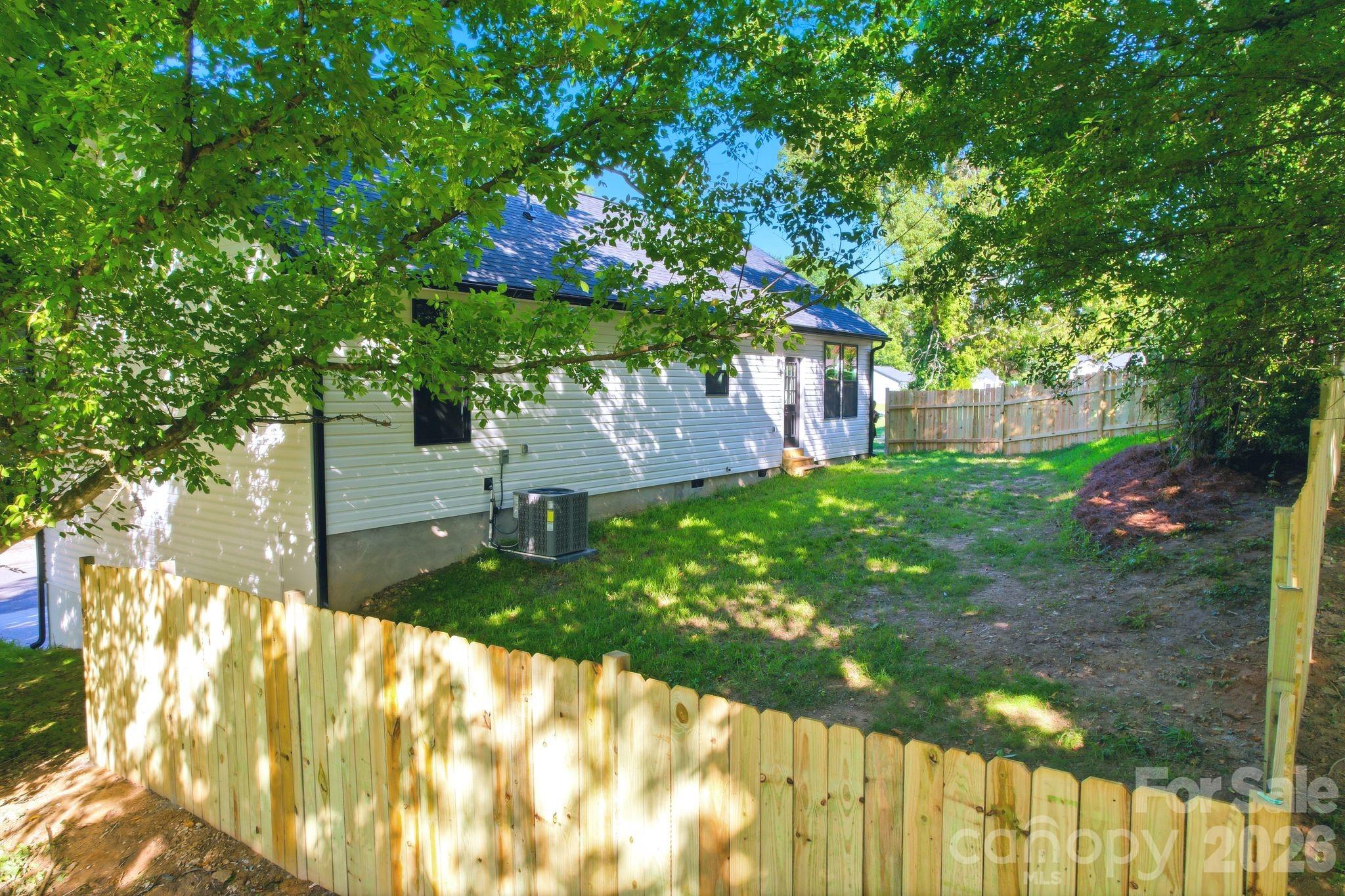 1111 W 7th Avenue — Gastonia