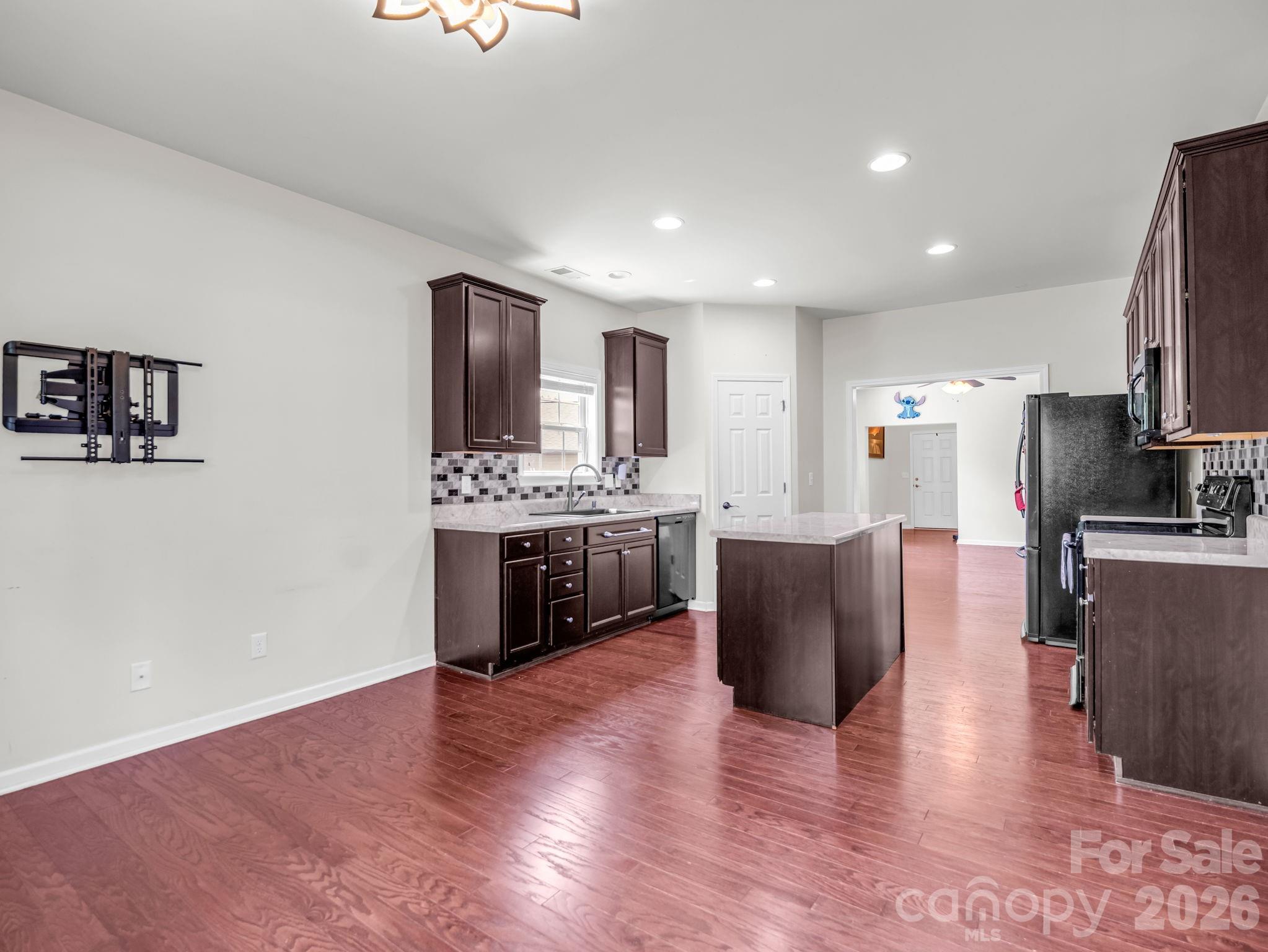 198 N River Road — Fletcher