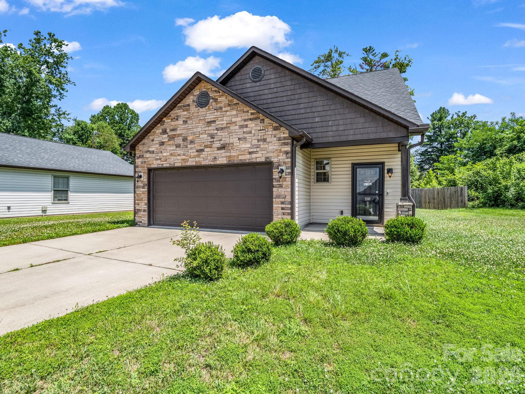 198 N River Road — Fletcher