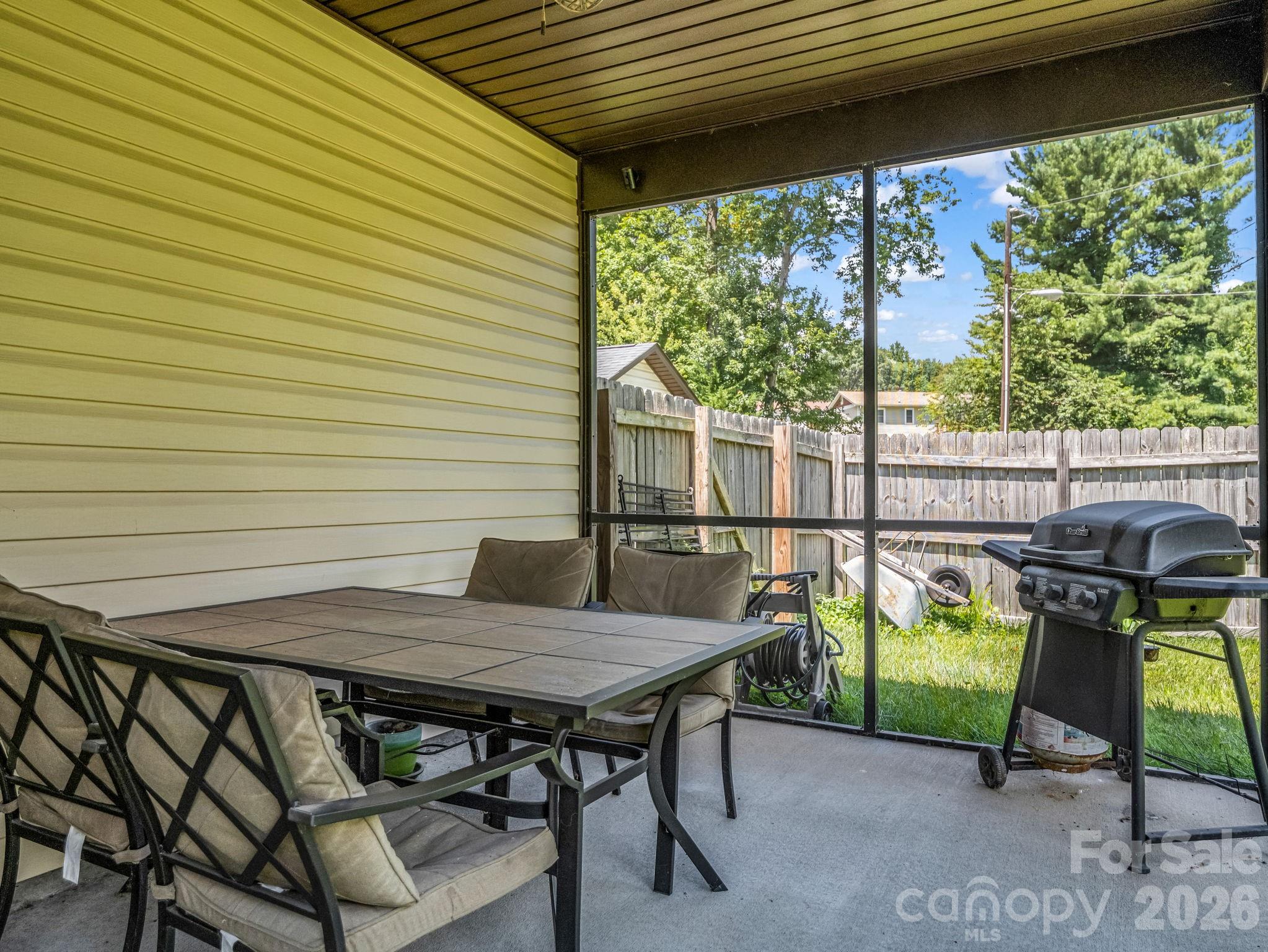 198 N River Road — Fletcher