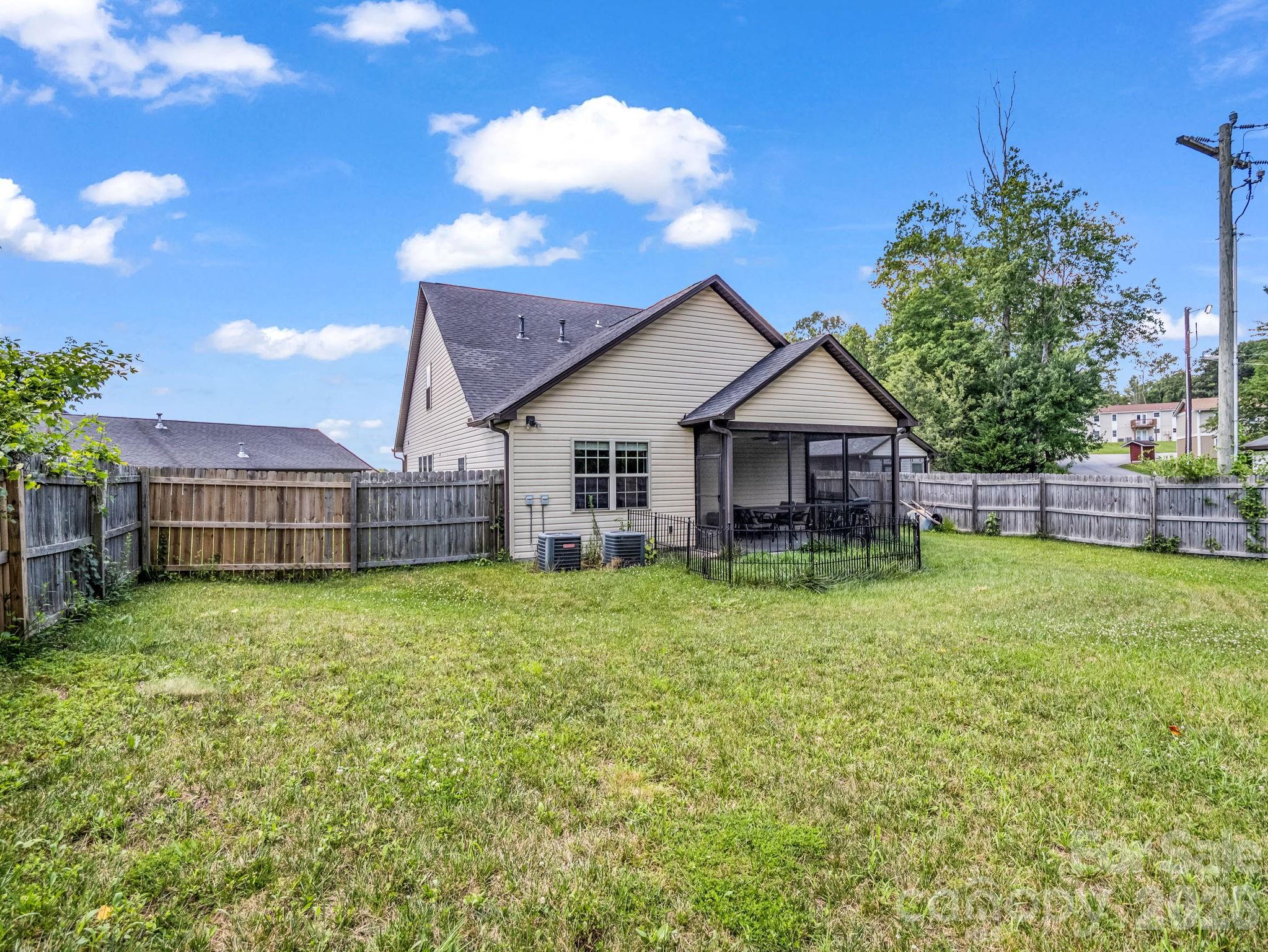 198 N River Road — Fletcher