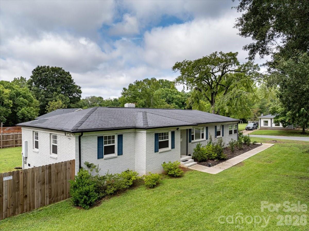 8000 Lawyers Road — Charlotte
