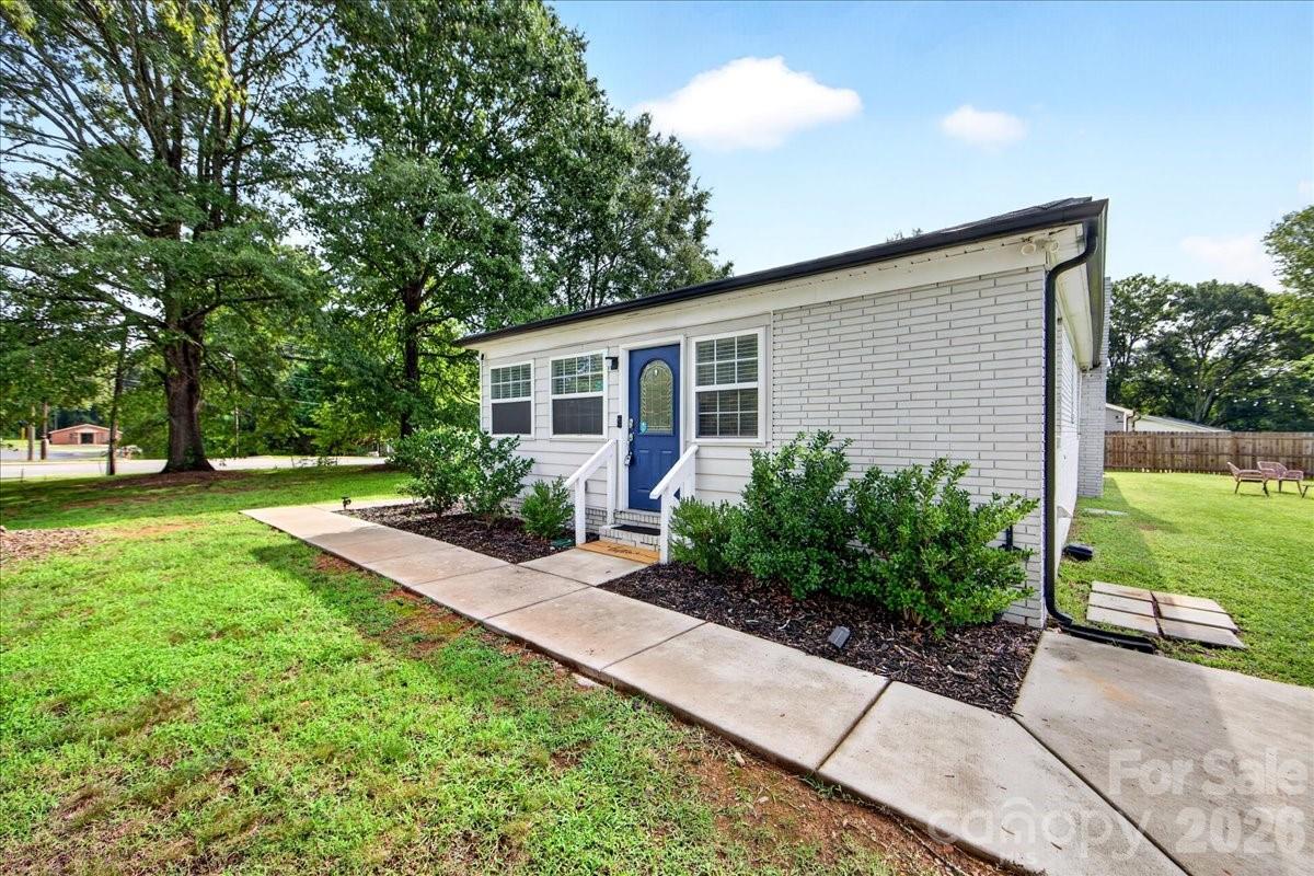 8000 Lawyers Road — Charlotte