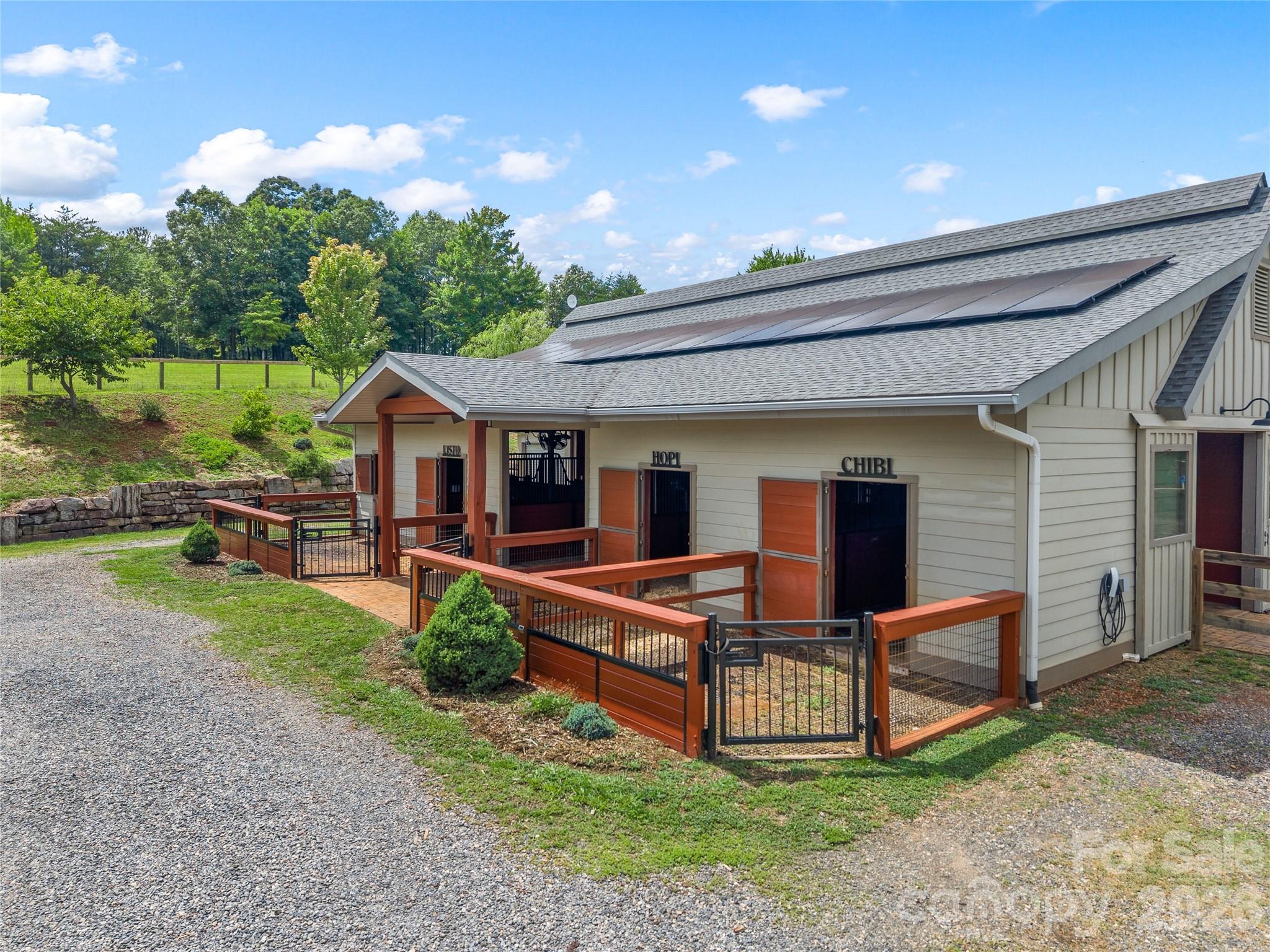 197 Arlys Lane — Tryon