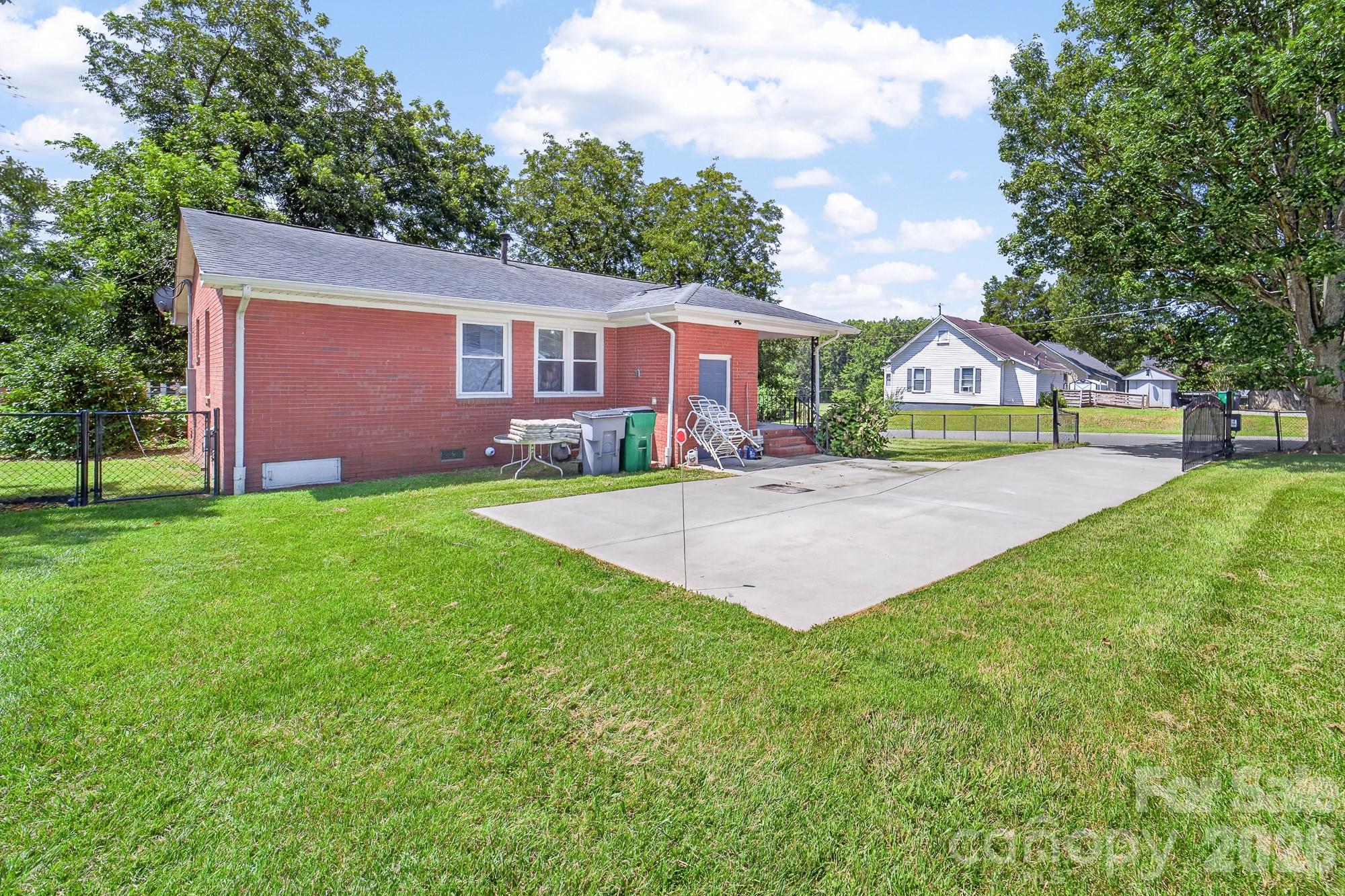 8418 Moores Chapel Road — Charlotte