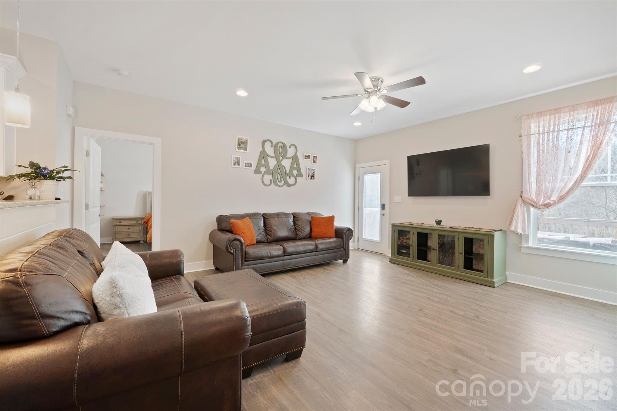 1544 Farmington Hills Drive — Conover