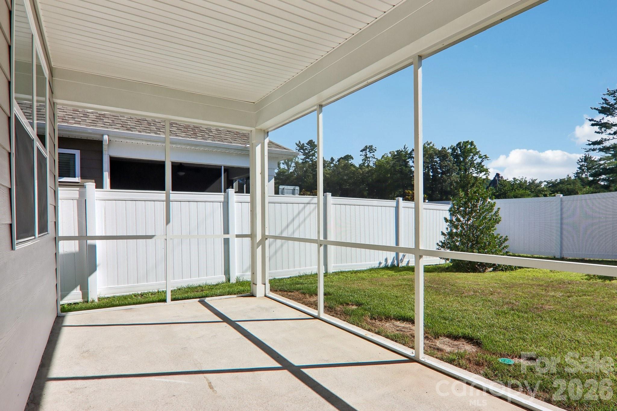 505 Fox Cove Road — Hendersonville