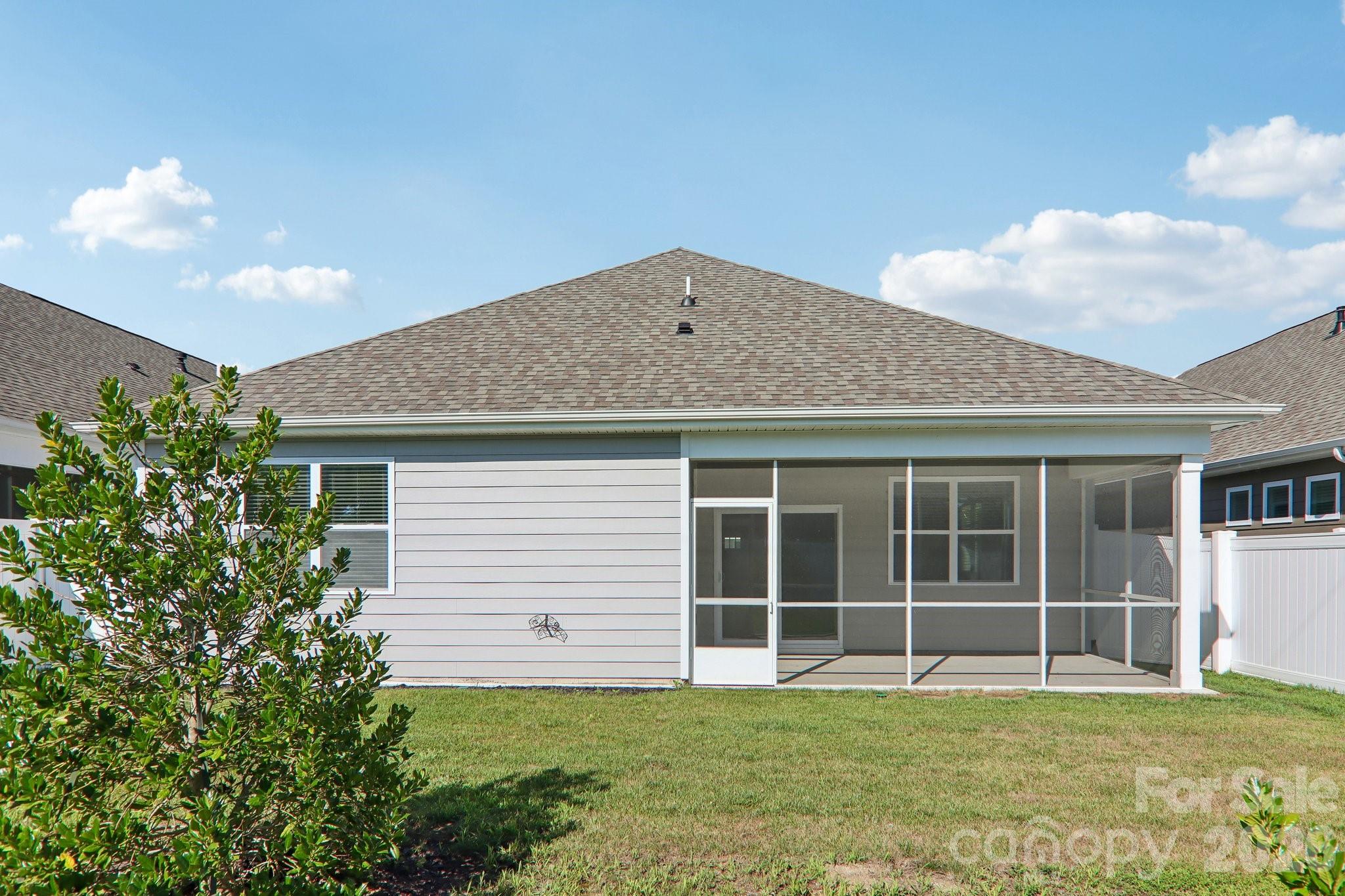505 Fox Cove Road — Hendersonville
