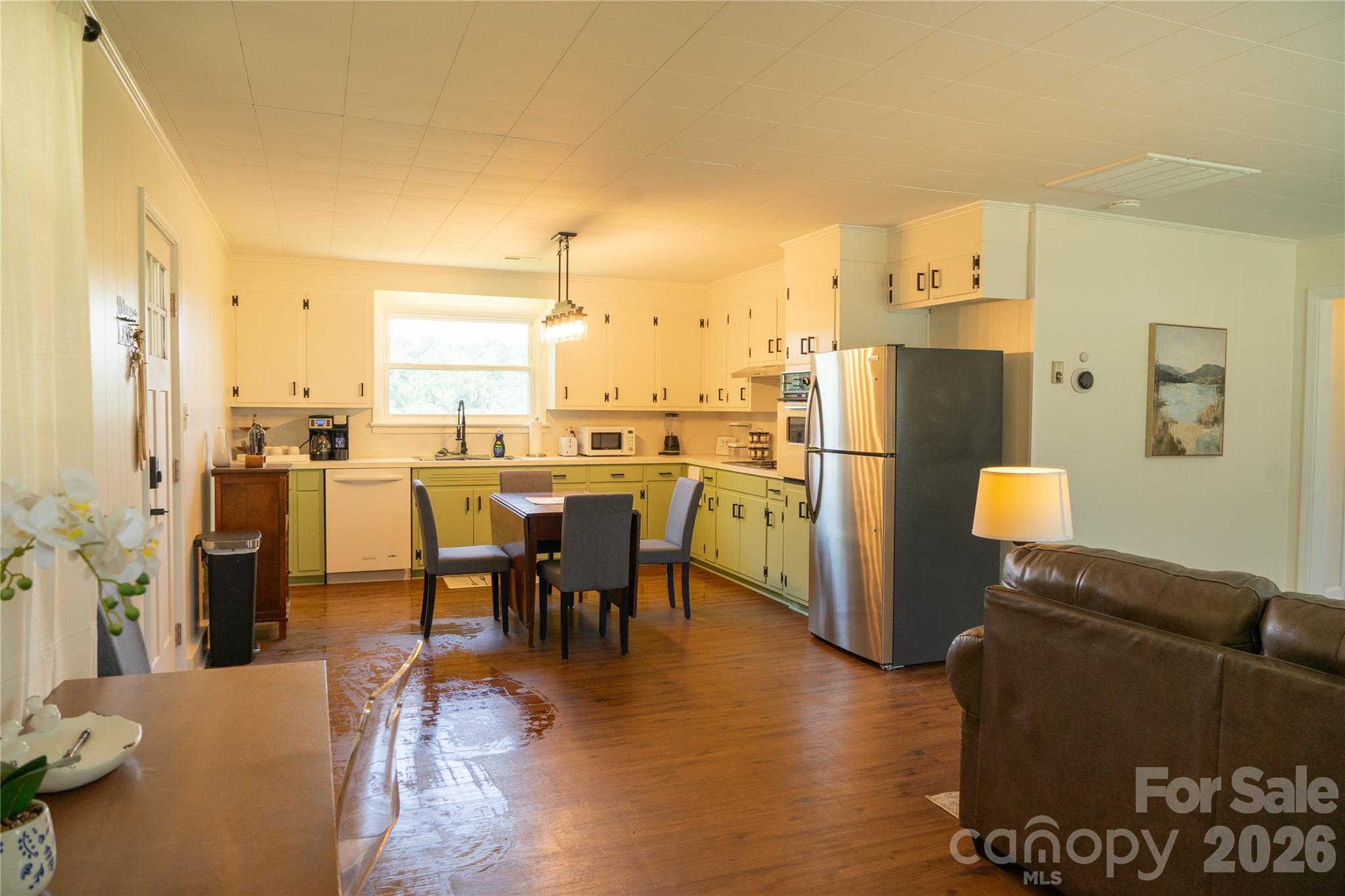 4852 Midway Sand Road — Hickory