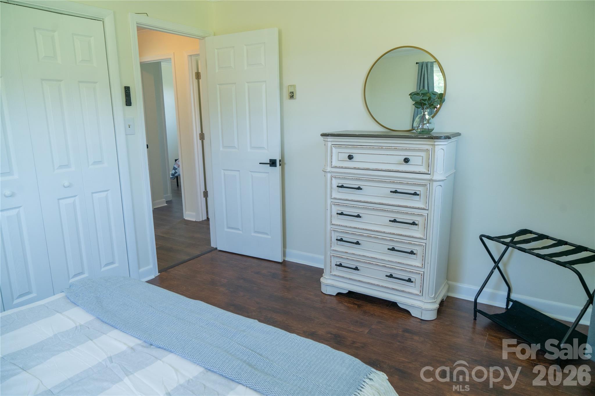 4852 Midway Sand Road — Hickory