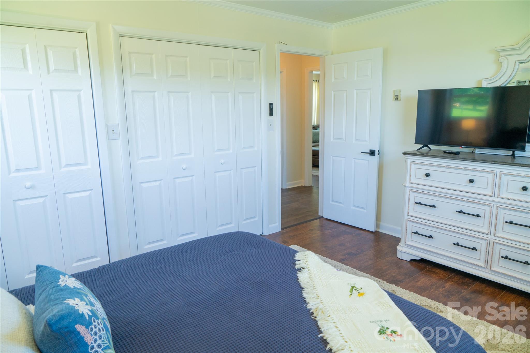 4852 Midway Sand Road — Hickory