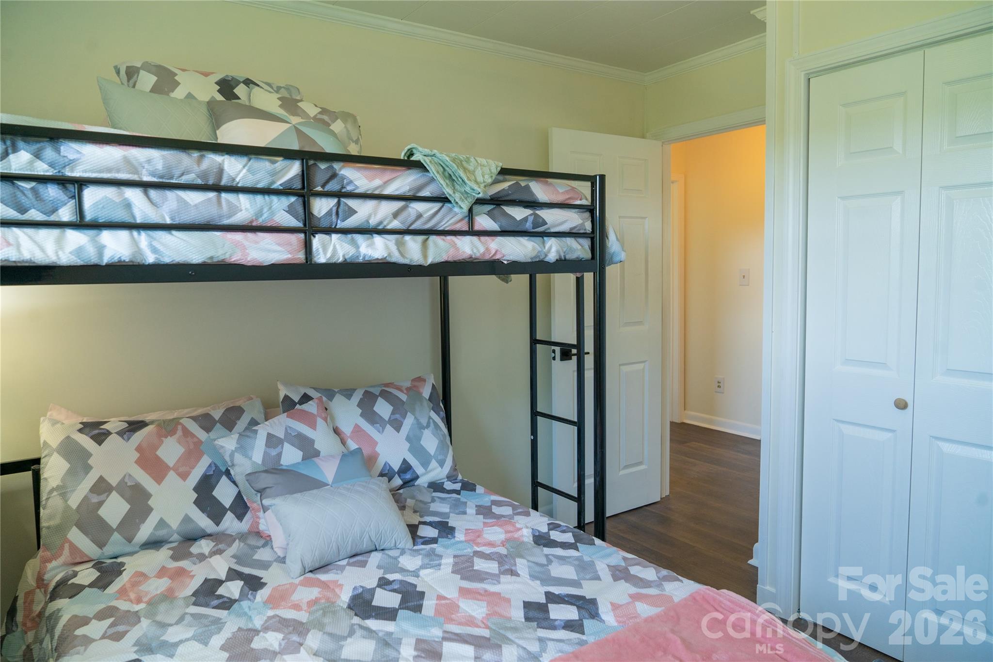 4852 Midway Sand Road — Hickory