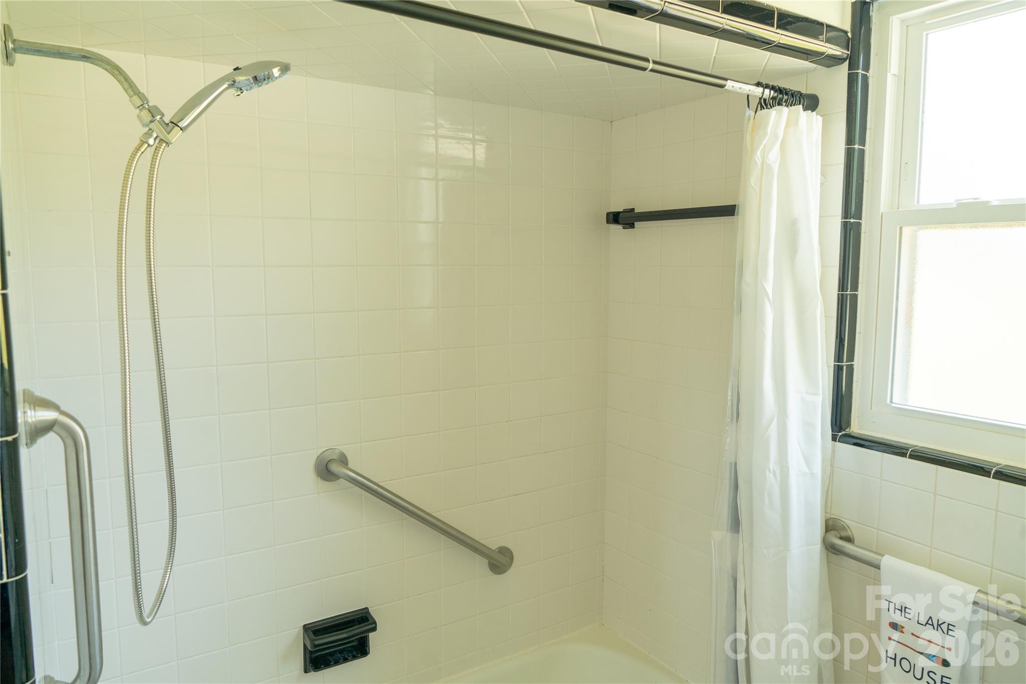 4852 Midway Sand Road — Hickory