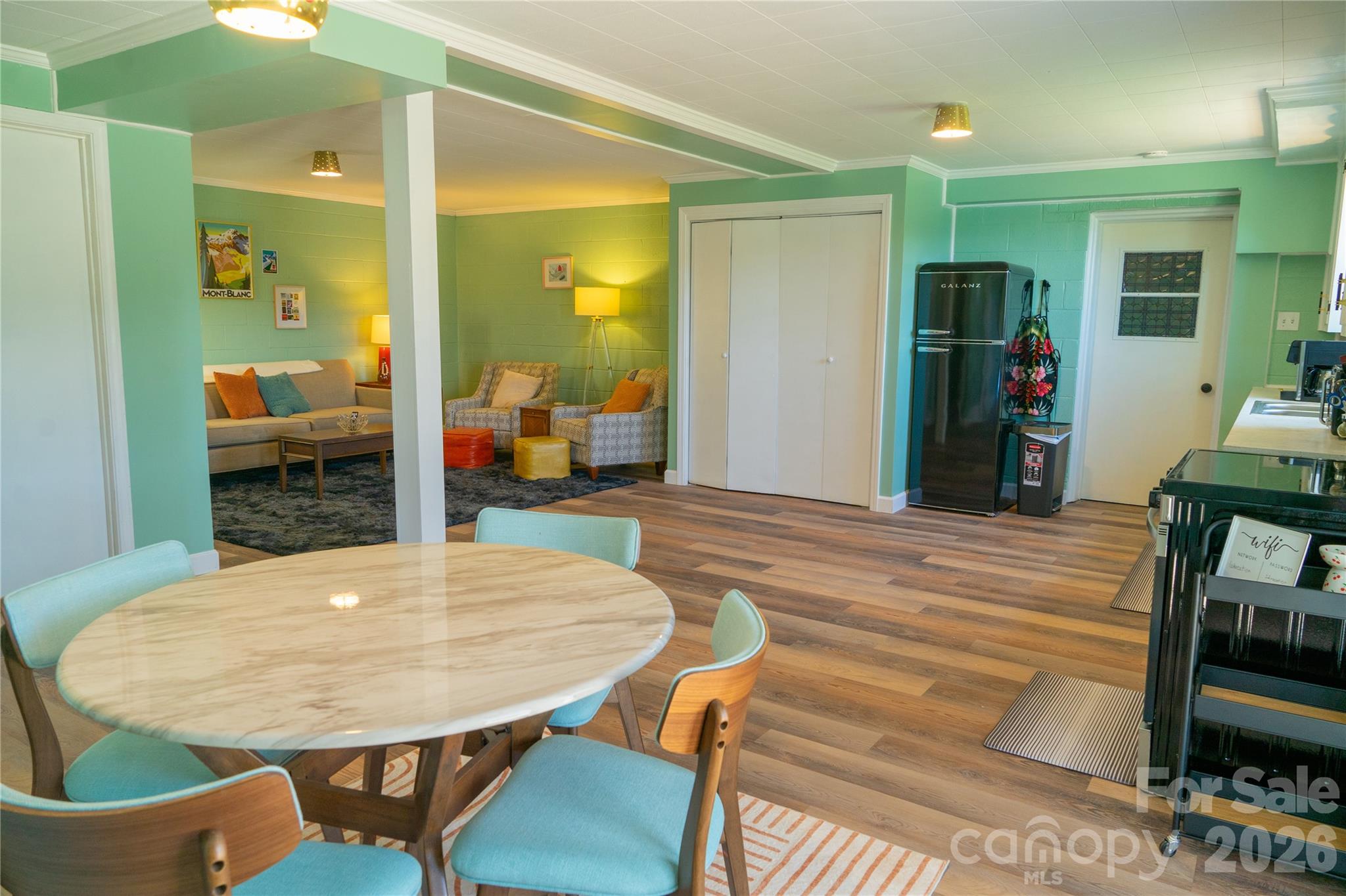 4852 Midway Sand Road — Hickory