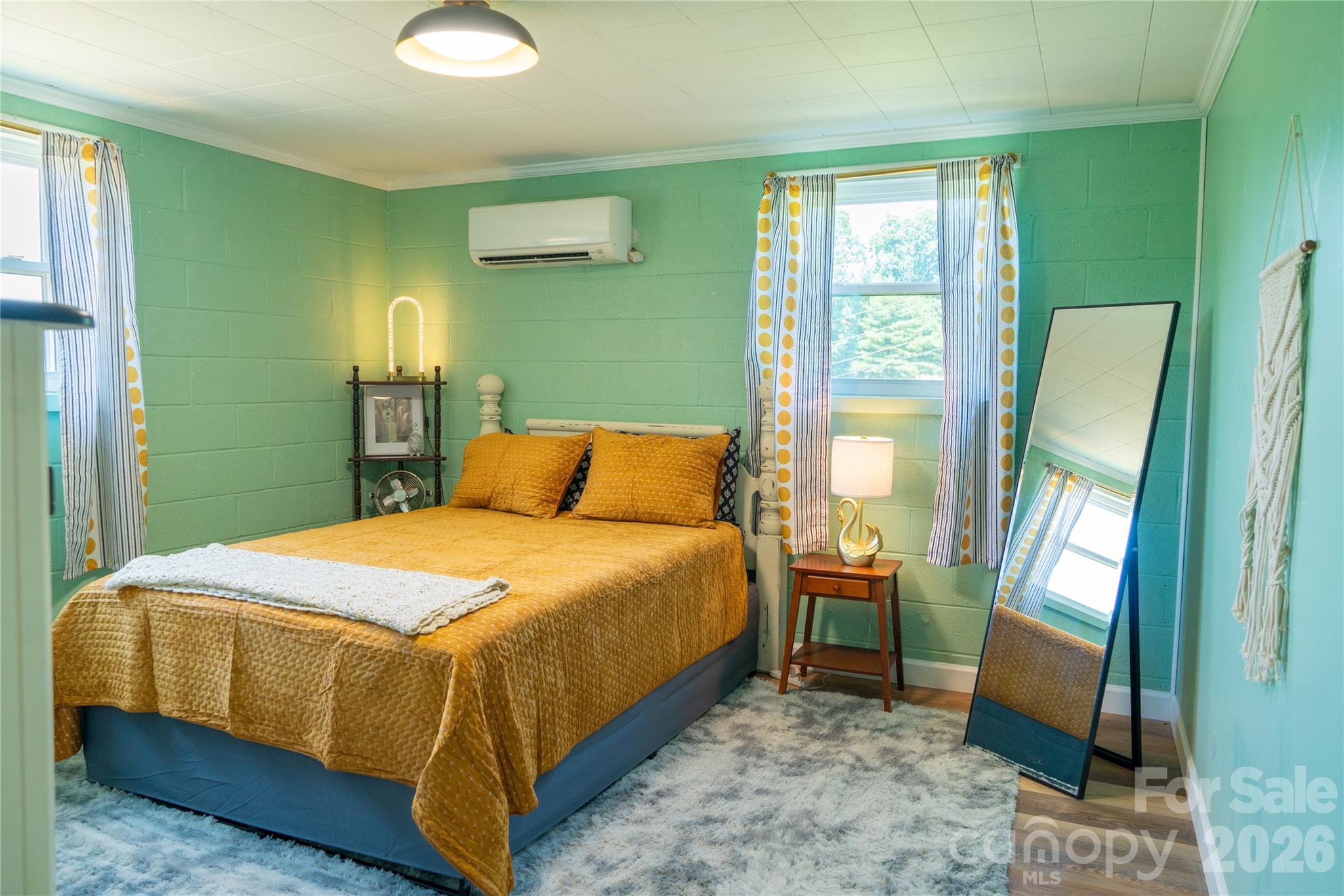 4852 Midway Sand Road — Hickory