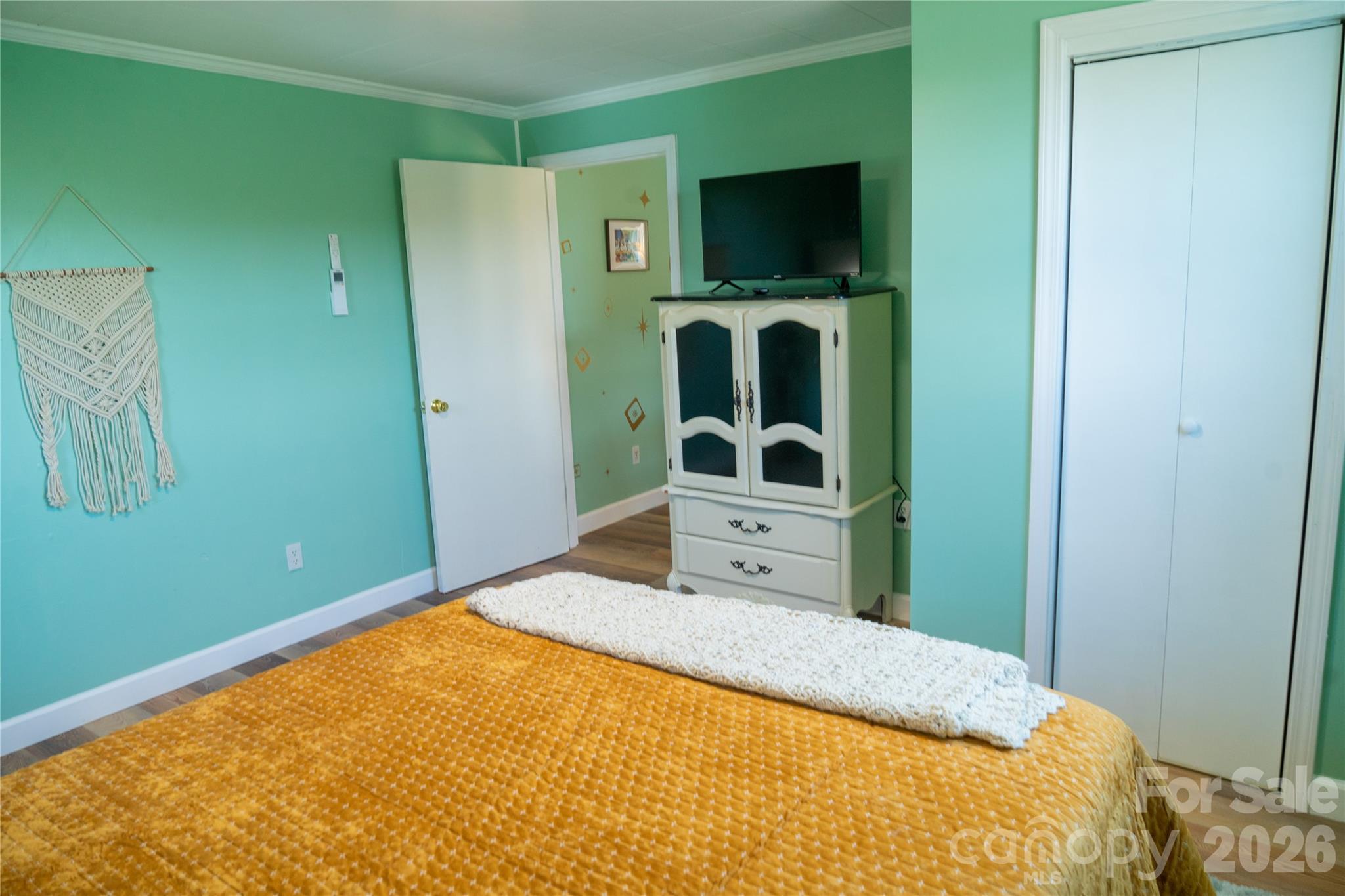 4852 Midway Sand Road — Hickory