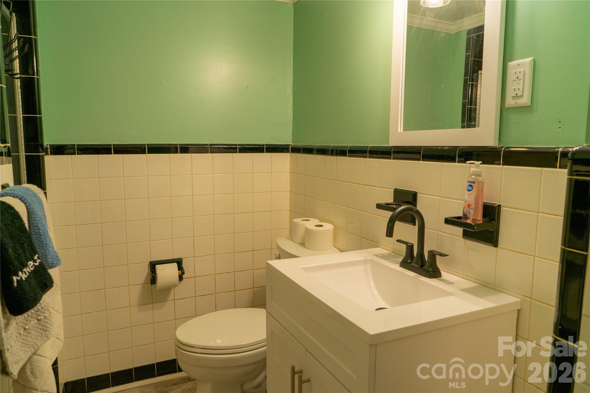 4852 Midway Sand Road — Hickory