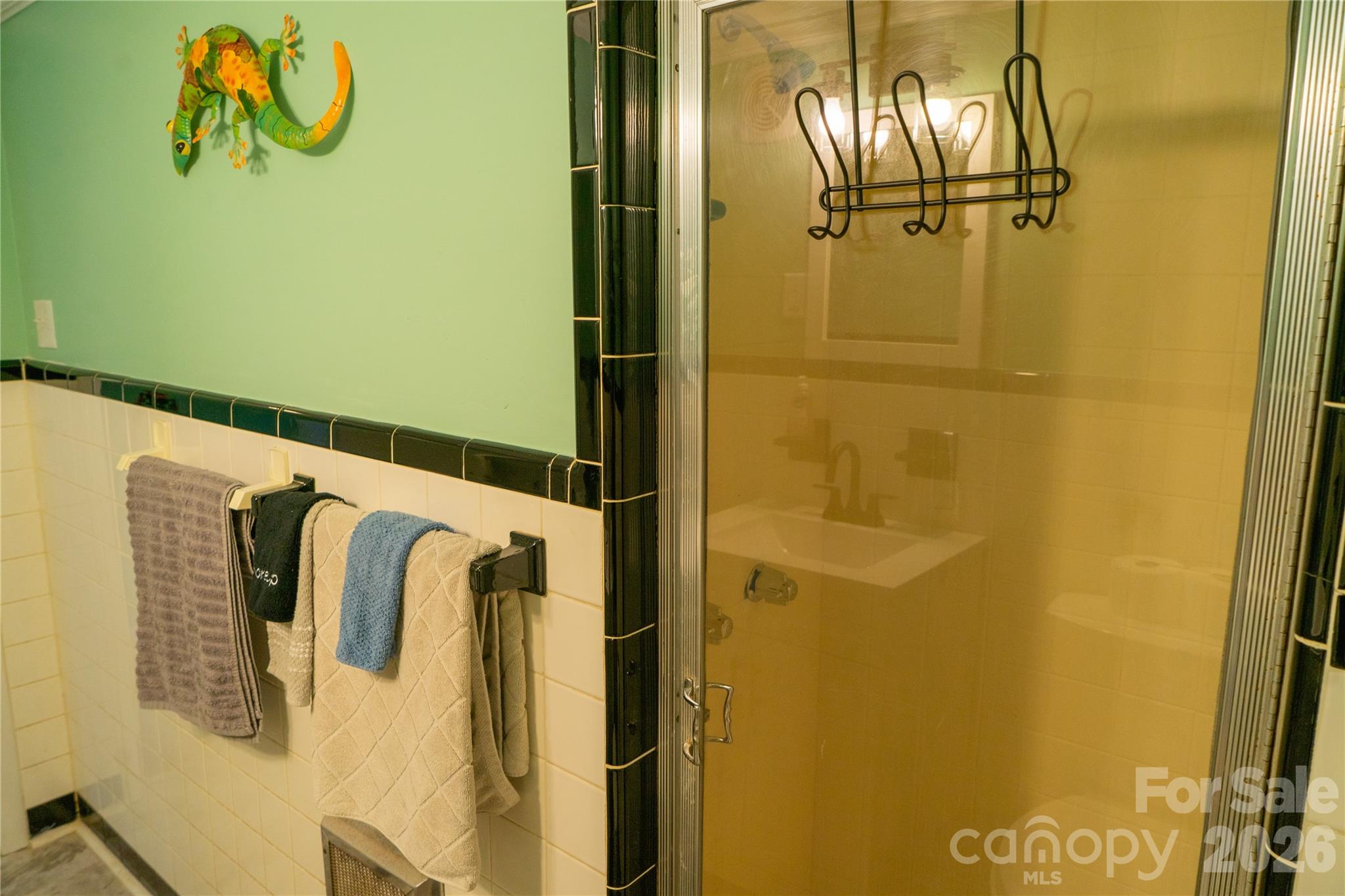 4852 Midway Sand Road — Hickory