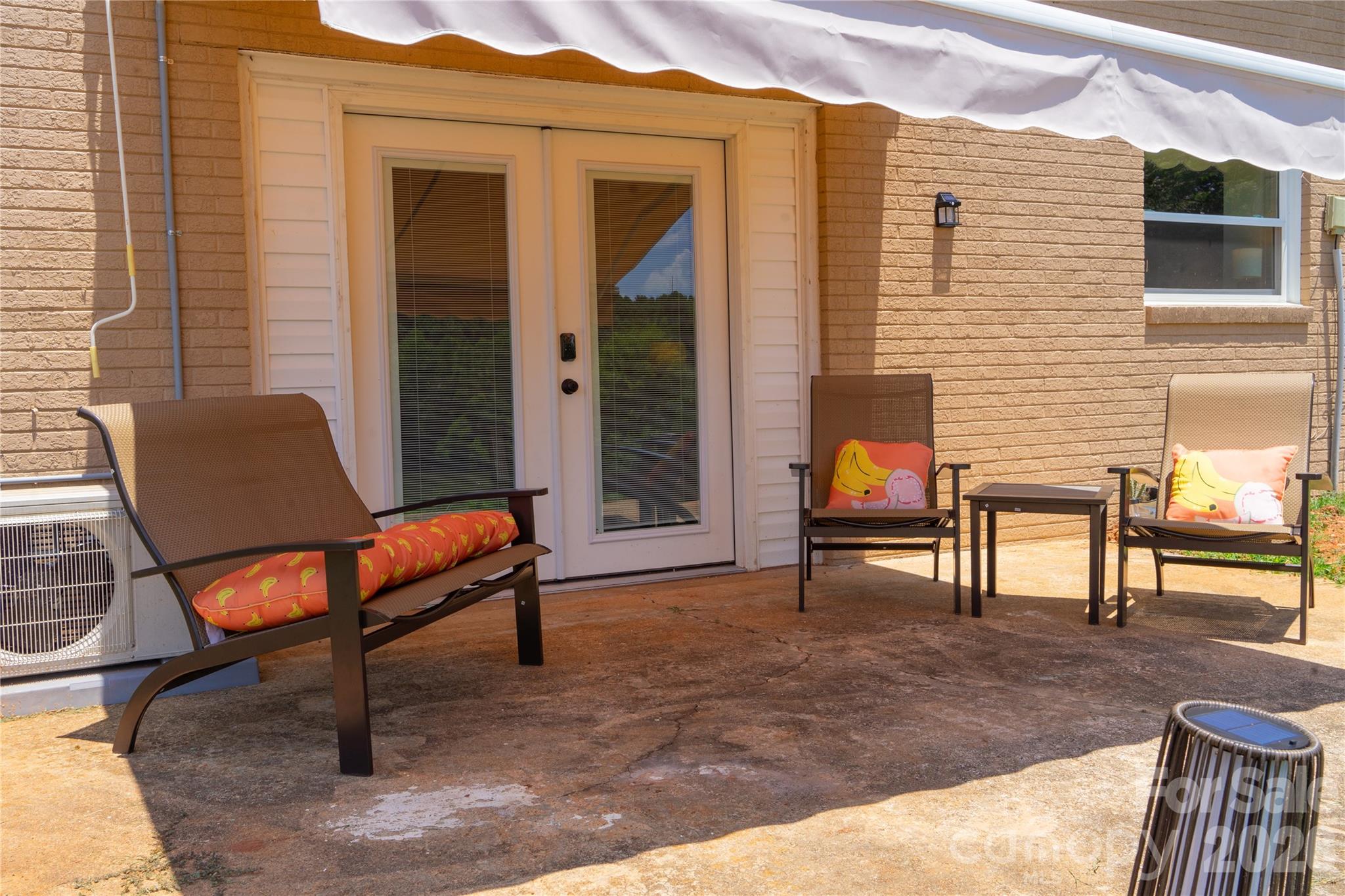 4852 Midway Sand Road — Hickory