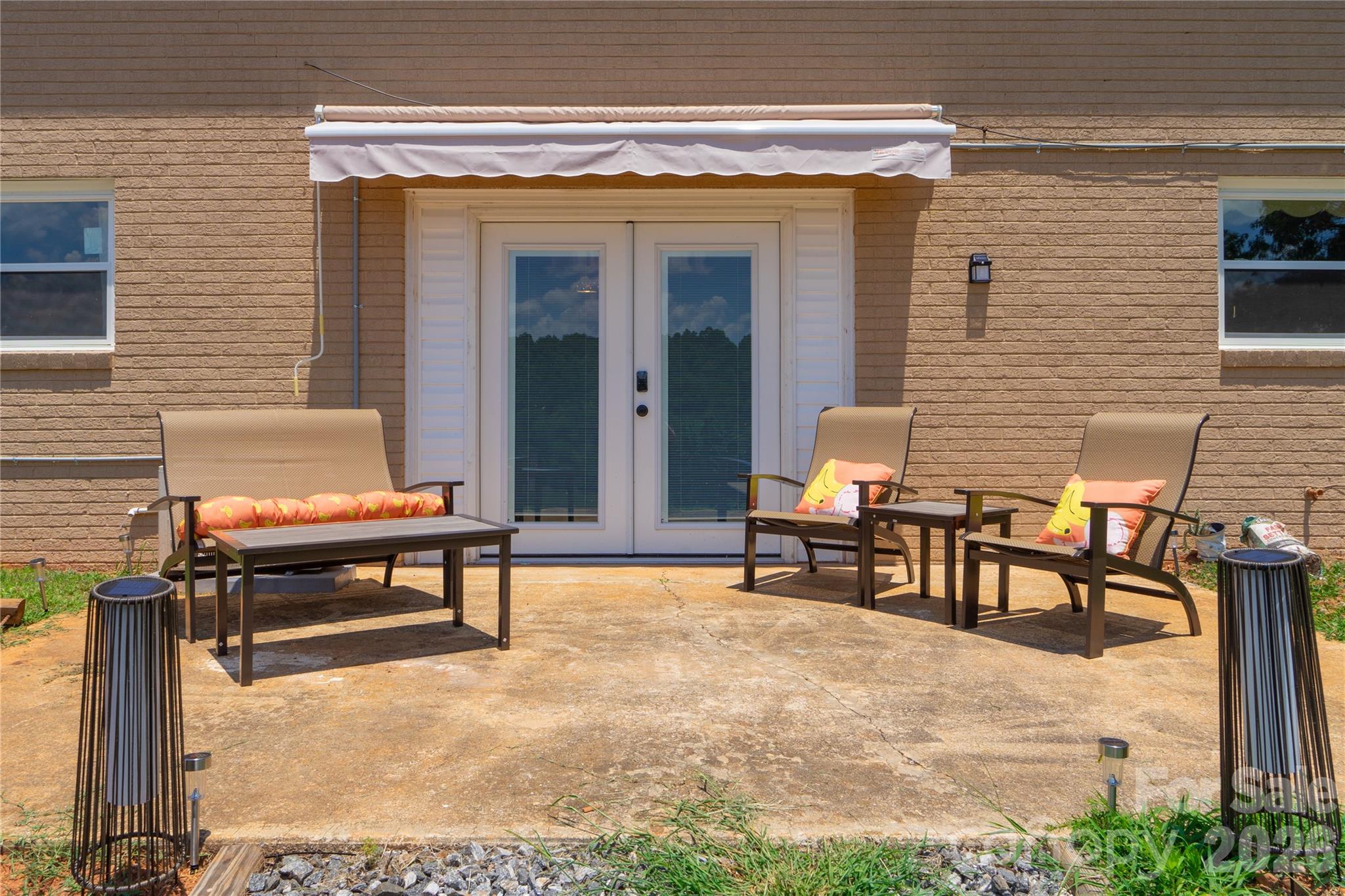 4852 Midway Sand Road — Hickory