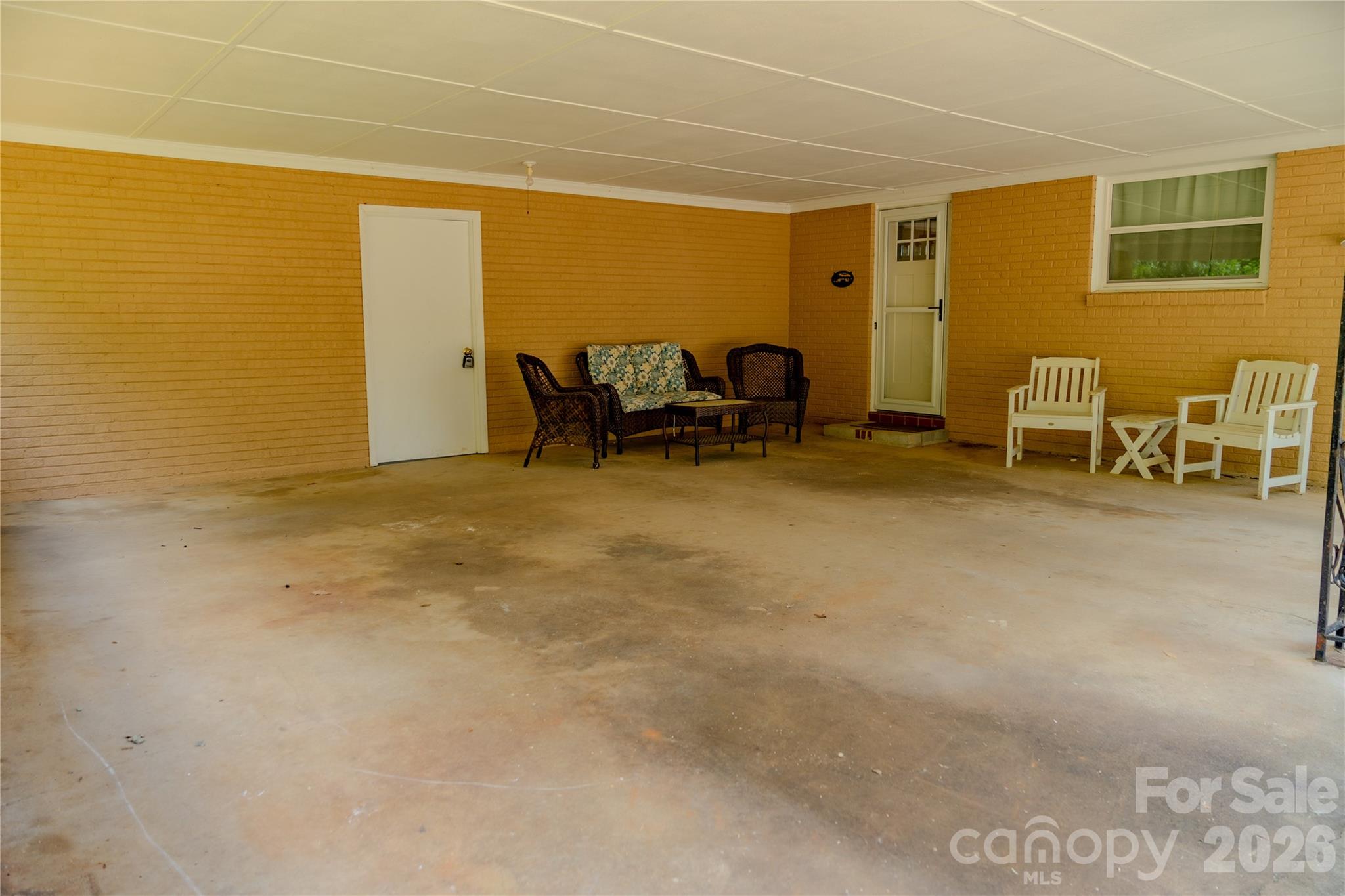 4852 Midway Sand Road — Hickory