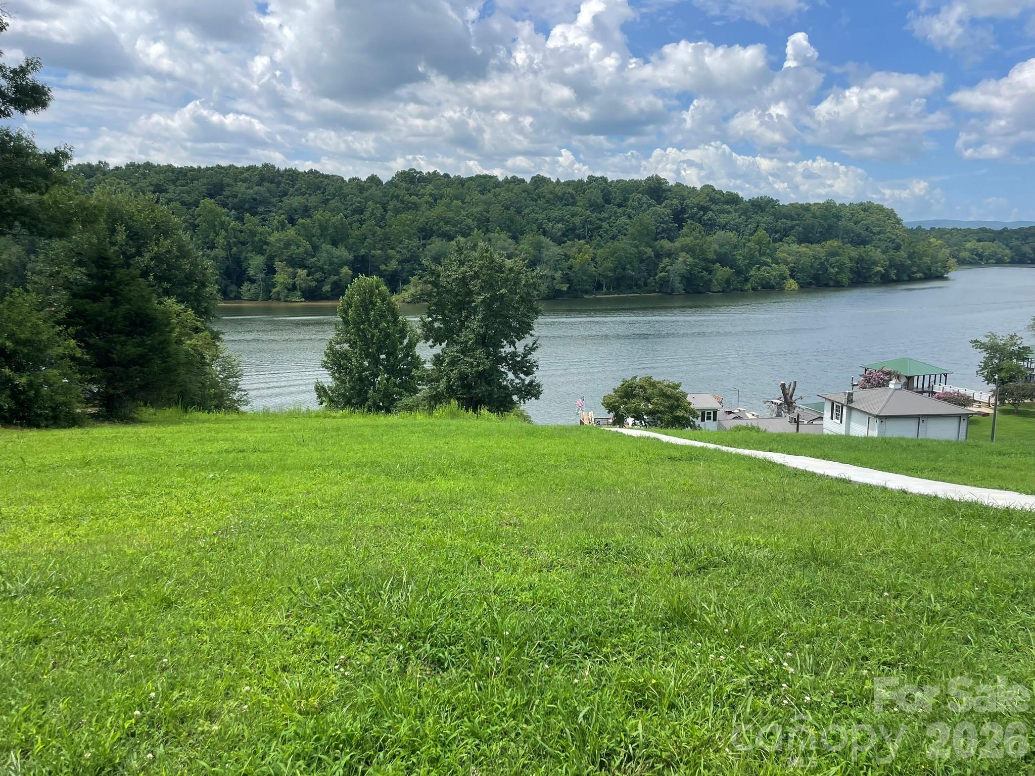 4852 Midway Sand Road — Hickory
