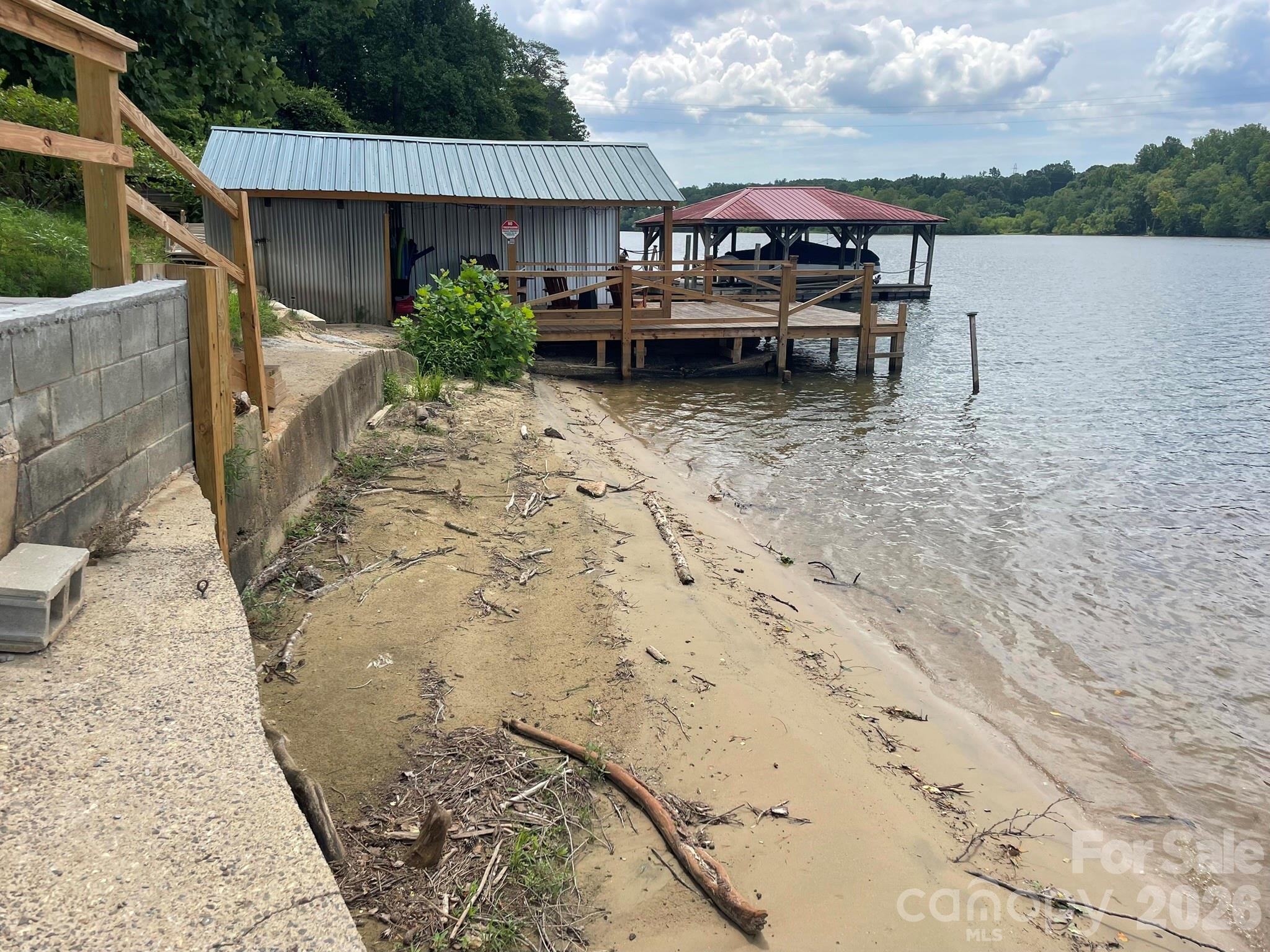4852 Midway Sand Road — Hickory