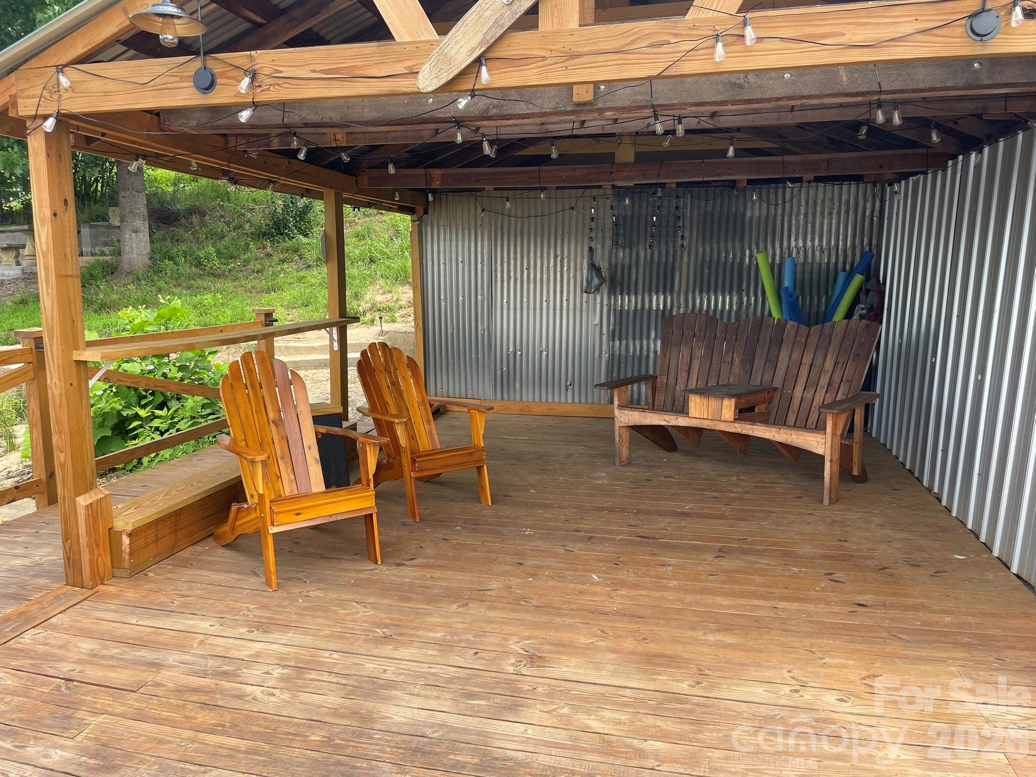 4852 Midway Sand Road — Hickory