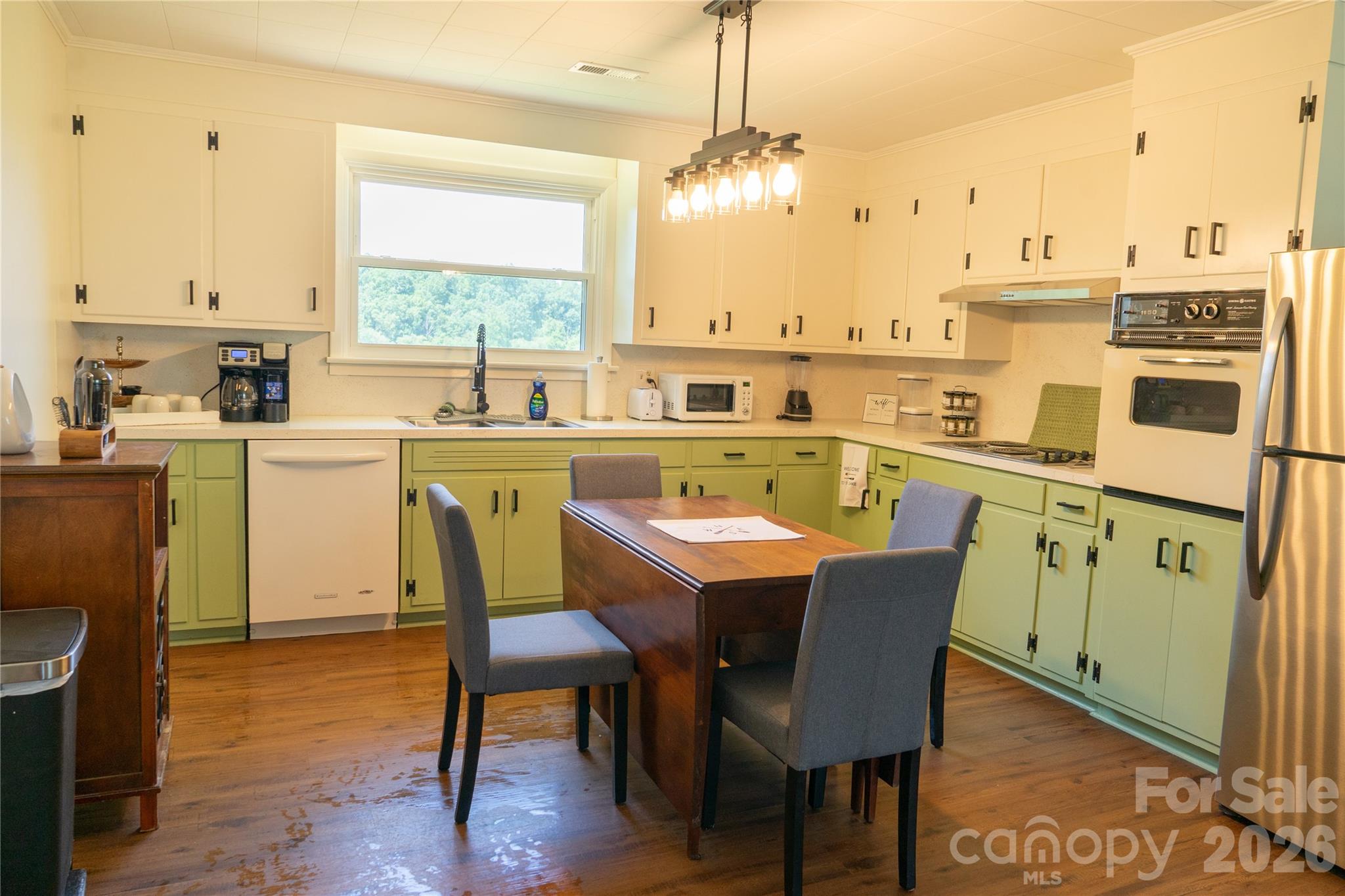 4852 Midway Sand Road — Hickory