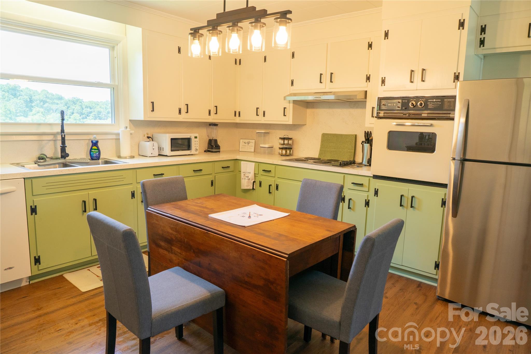 4852 Midway Sand Road — Hickory