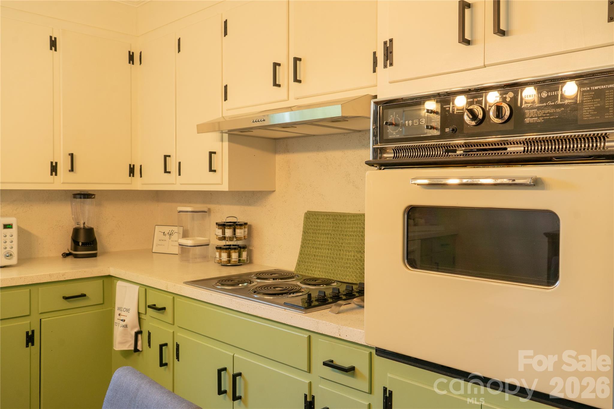 4852 Midway Sand Road — Hickory