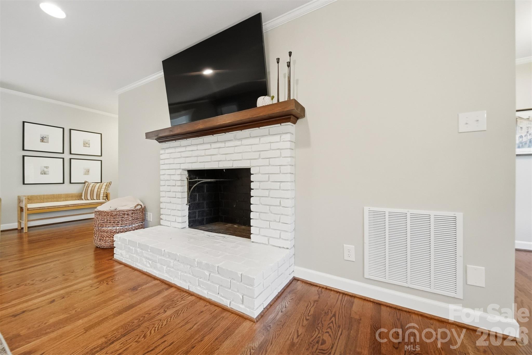 1240 10th Street Lane NW — Hickory