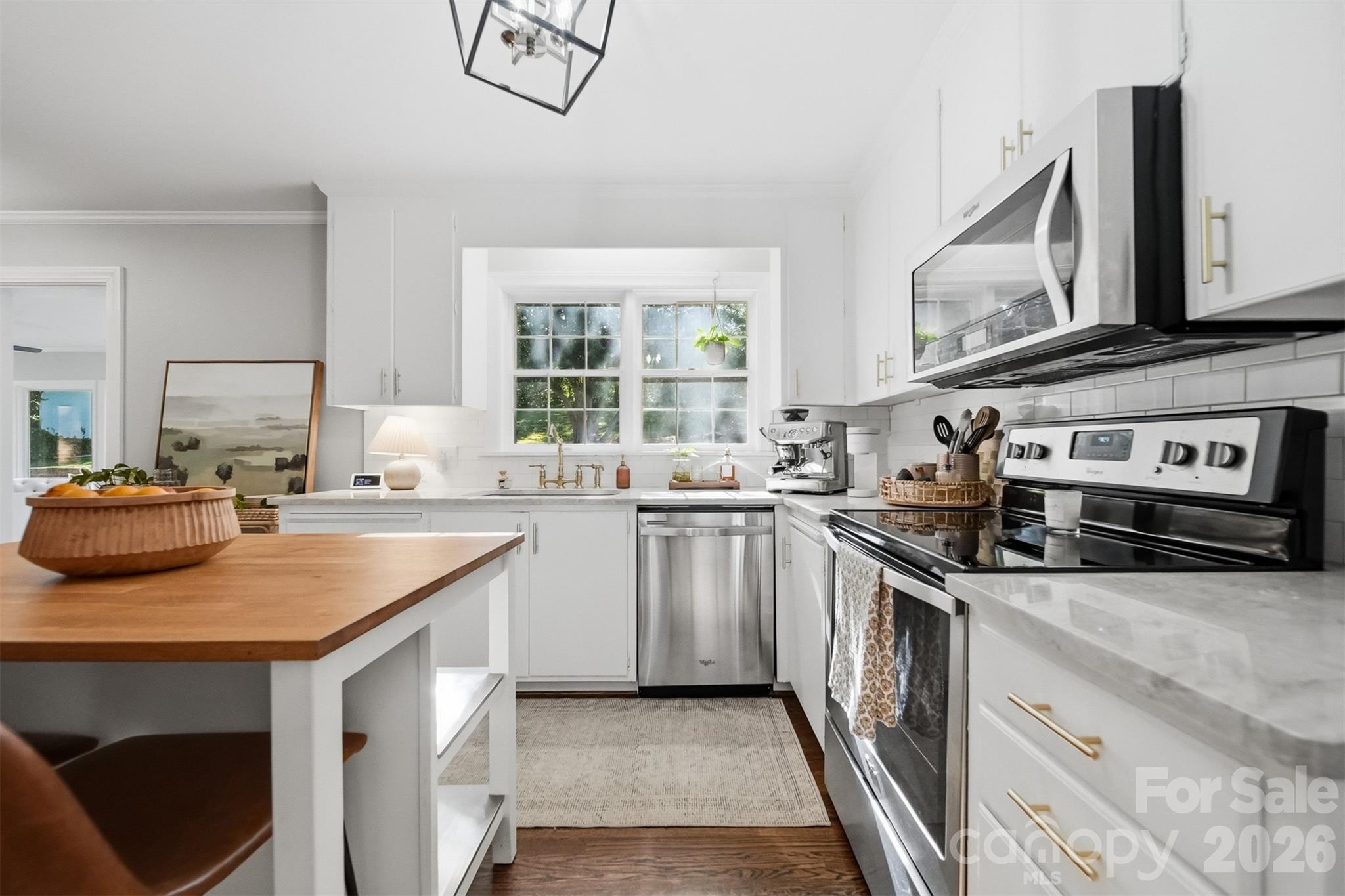 1240 10th Street Lane NW — Hickory