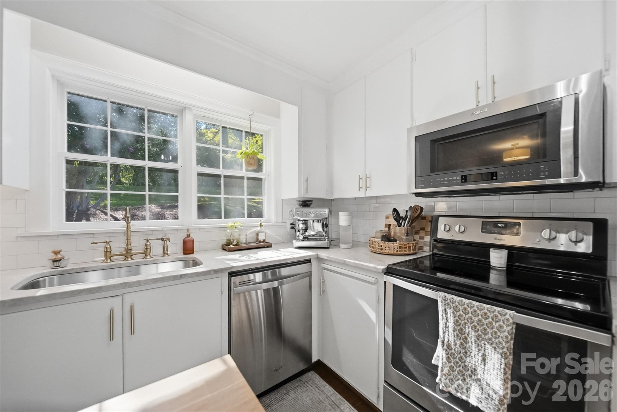 1240 10th Street Lane NW — Hickory