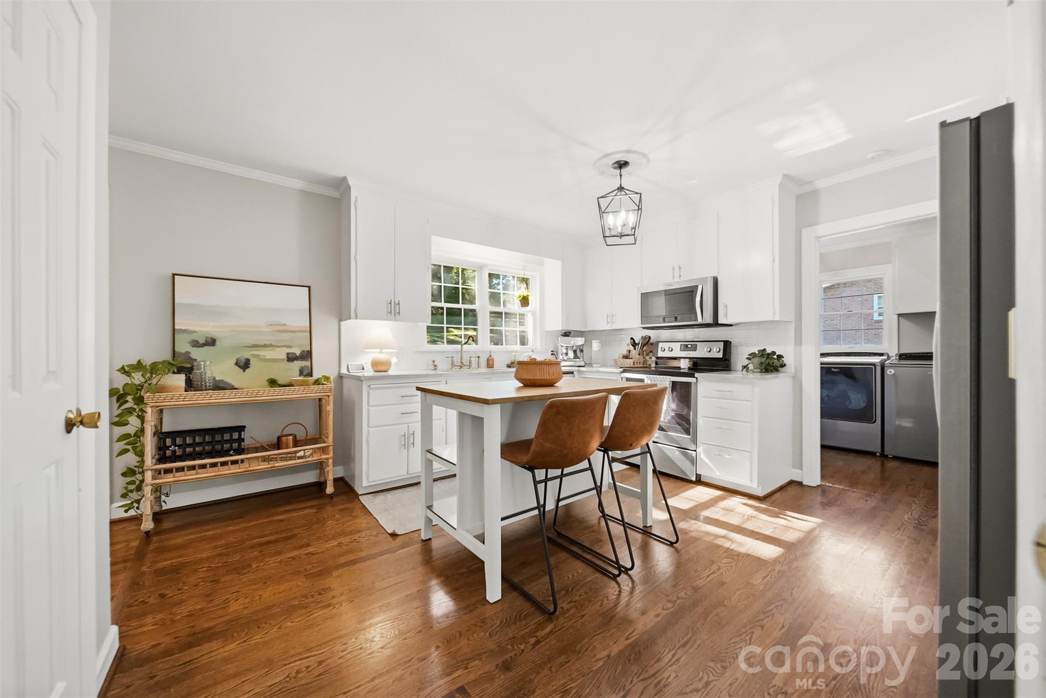 1240 10th Street Lane NW — Hickory