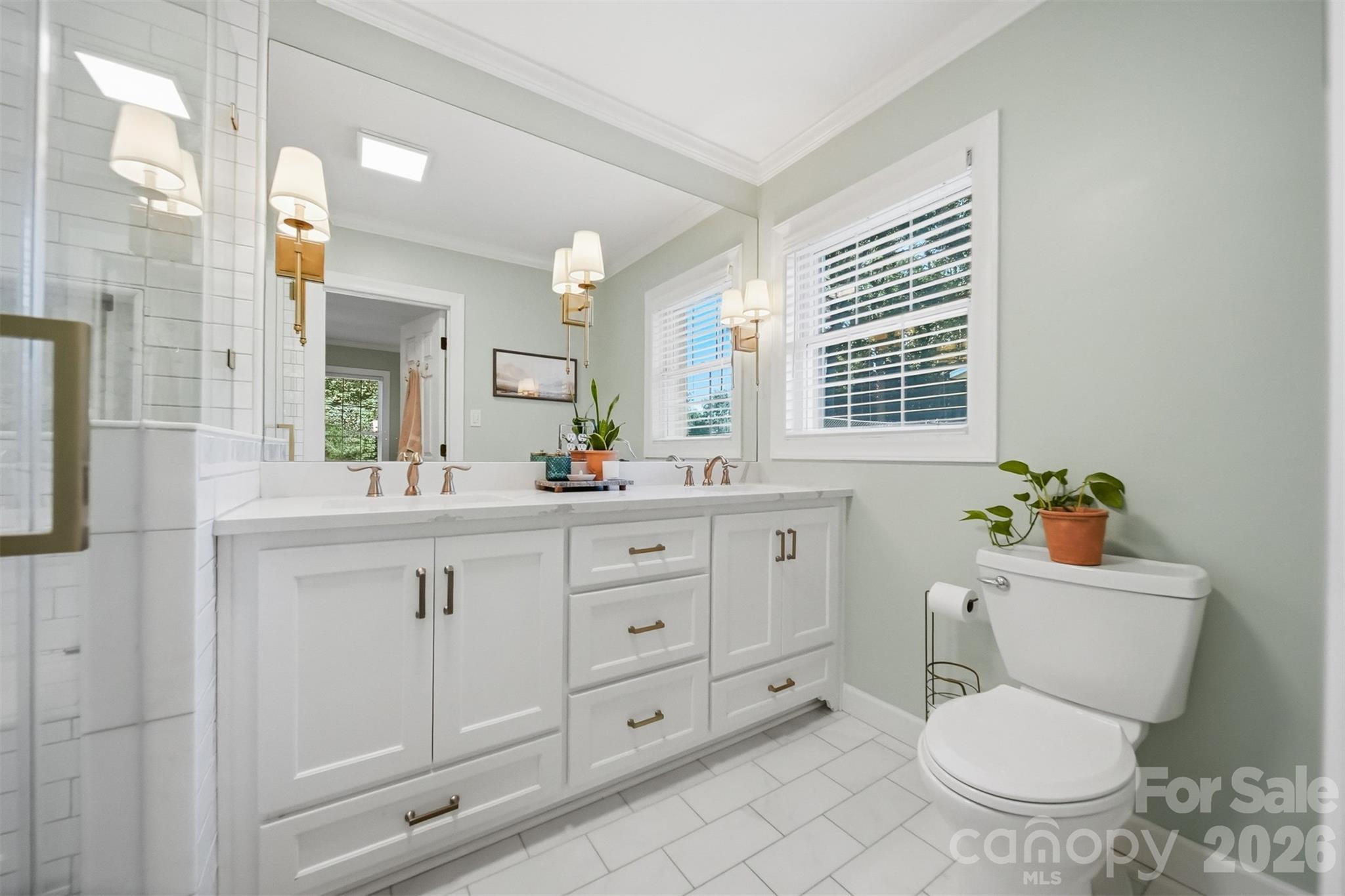 1240 10th Street Lane NW — Hickory