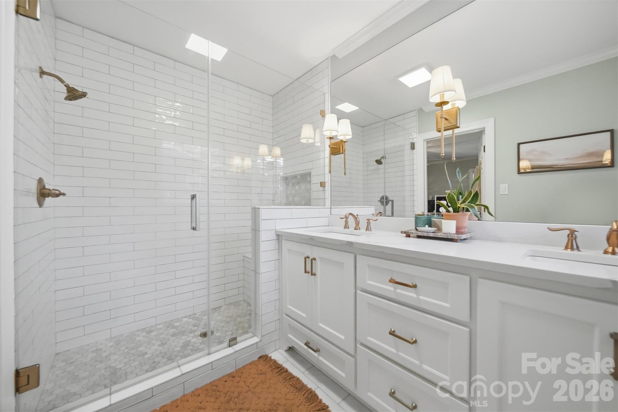 1240 10th Street Lane NW — Hickory