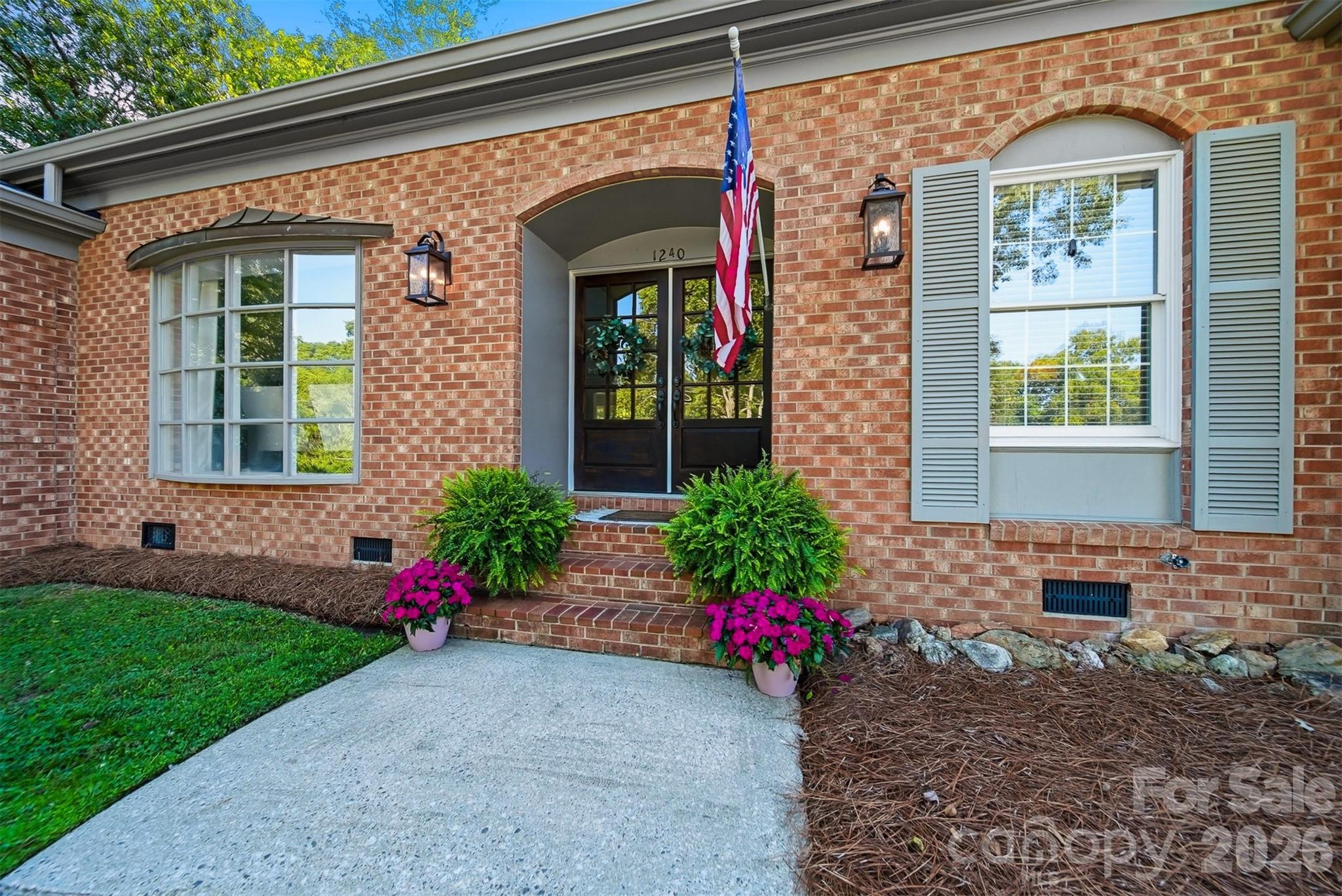 1240 10th Street Lane NW — Hickory