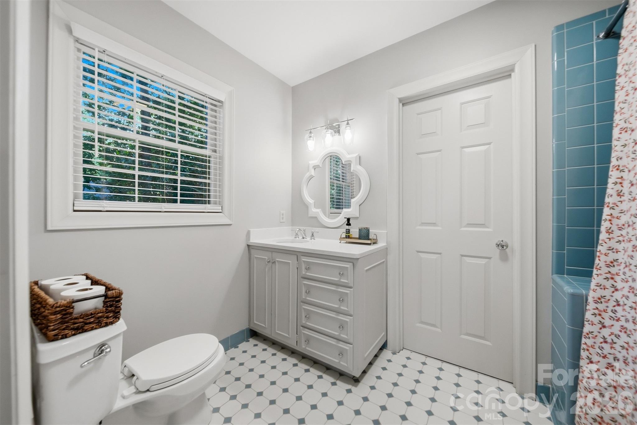 1240 10th Street Lane NW — Hickory