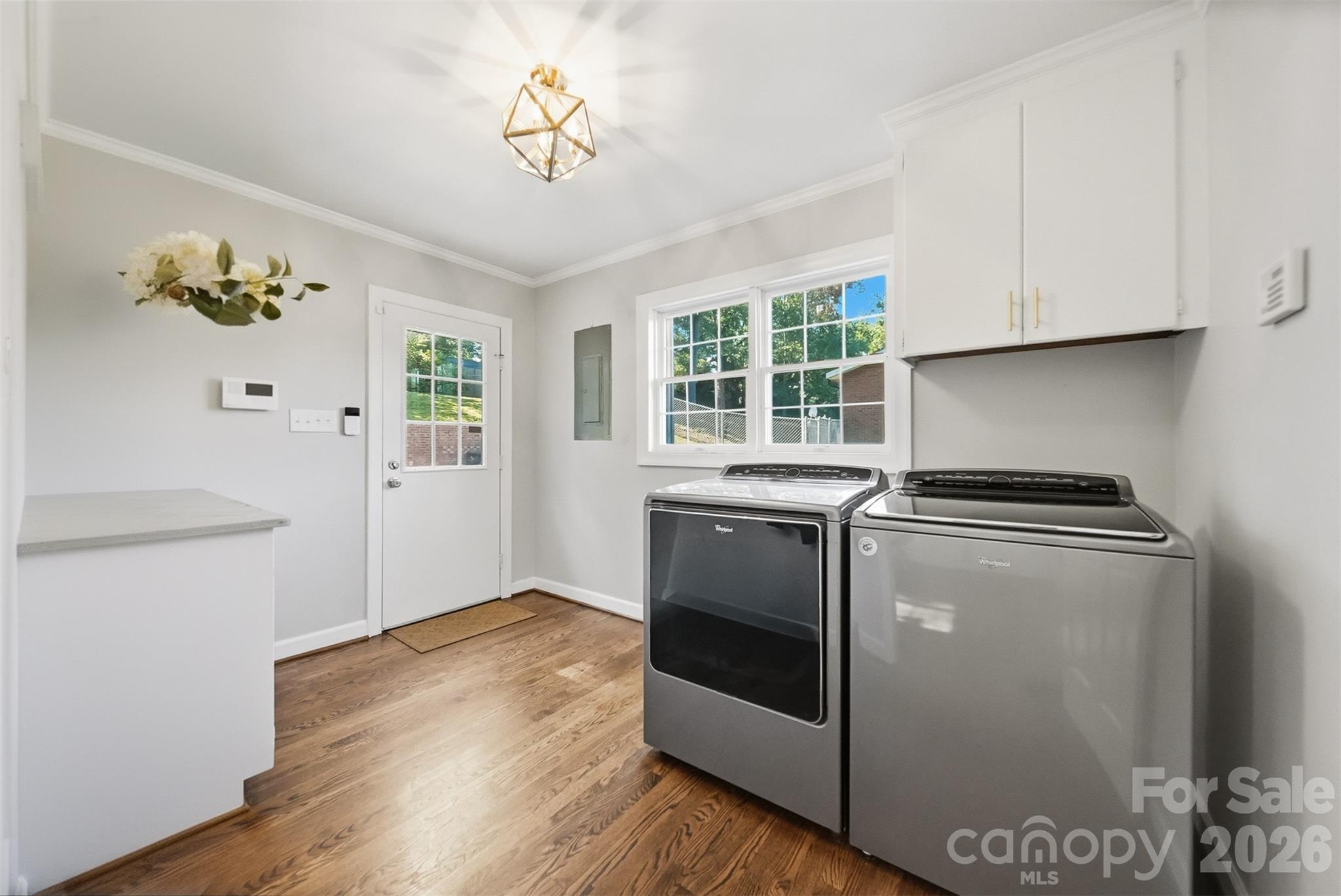 1240 10th Street Lane NW — Hickory