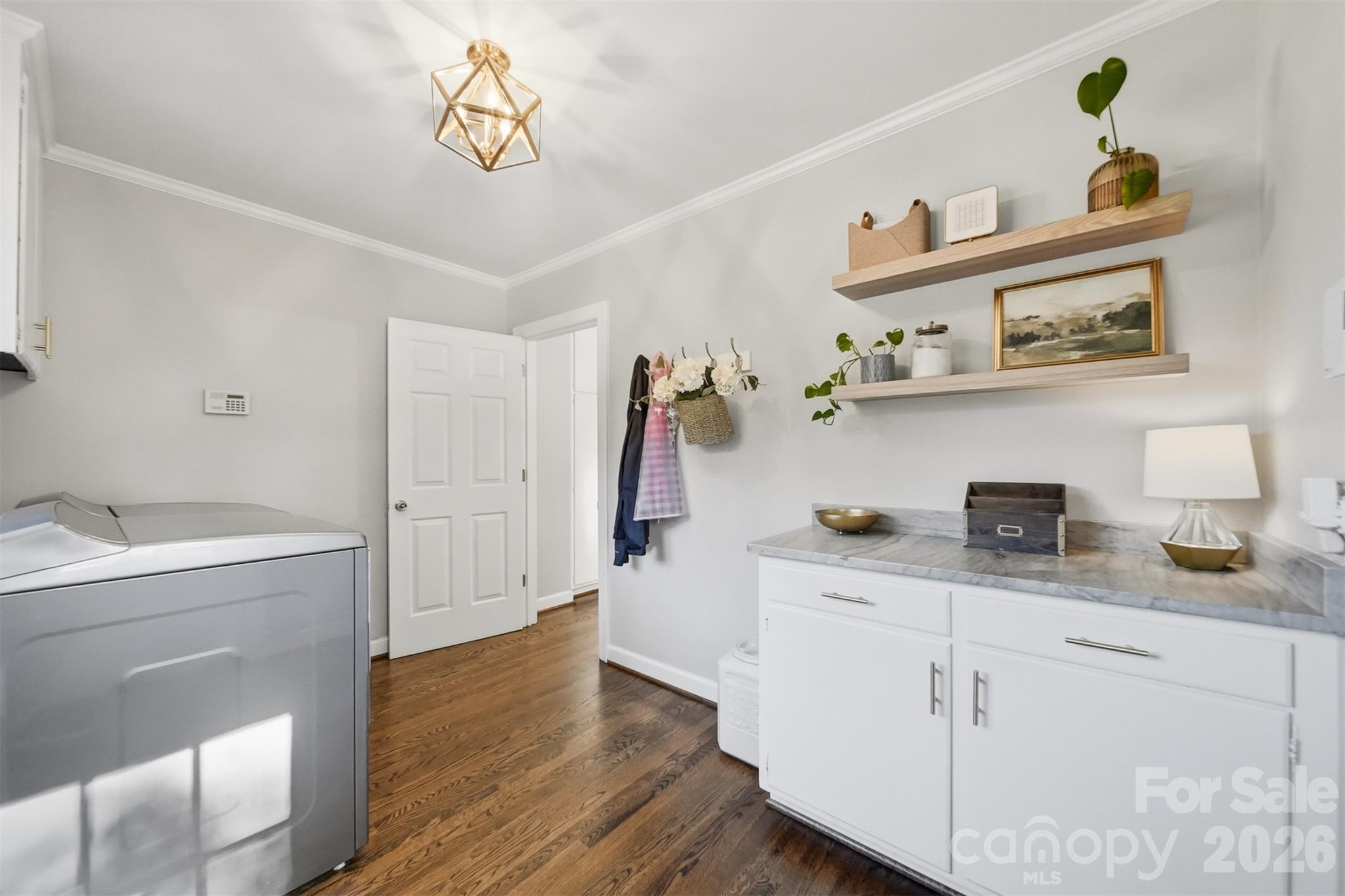 1240 10th Street Lane NW — Hickory