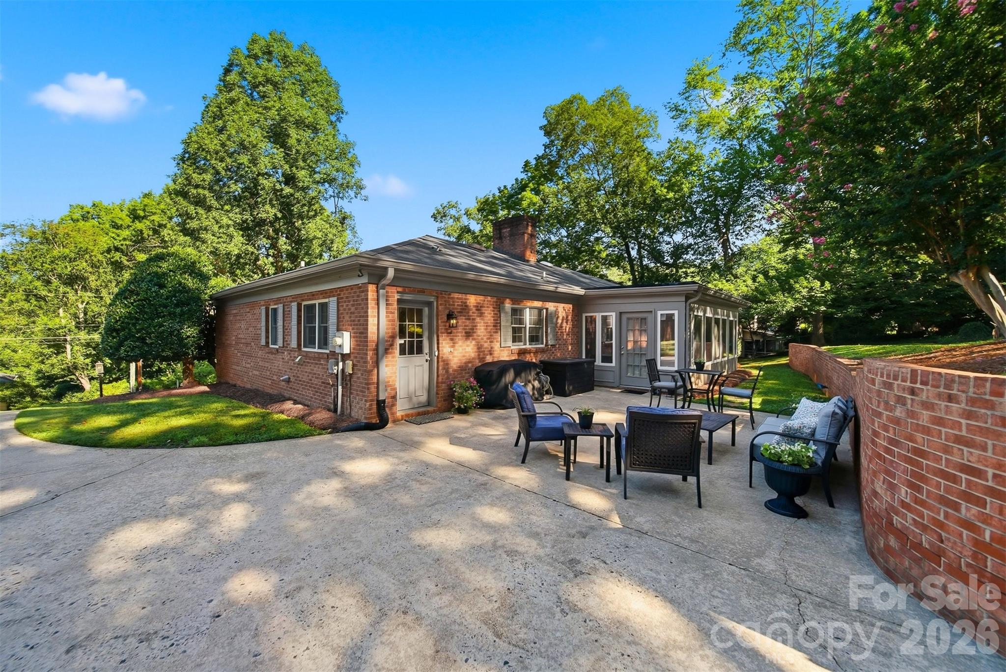1240 10th Street Lane NW — Hickory