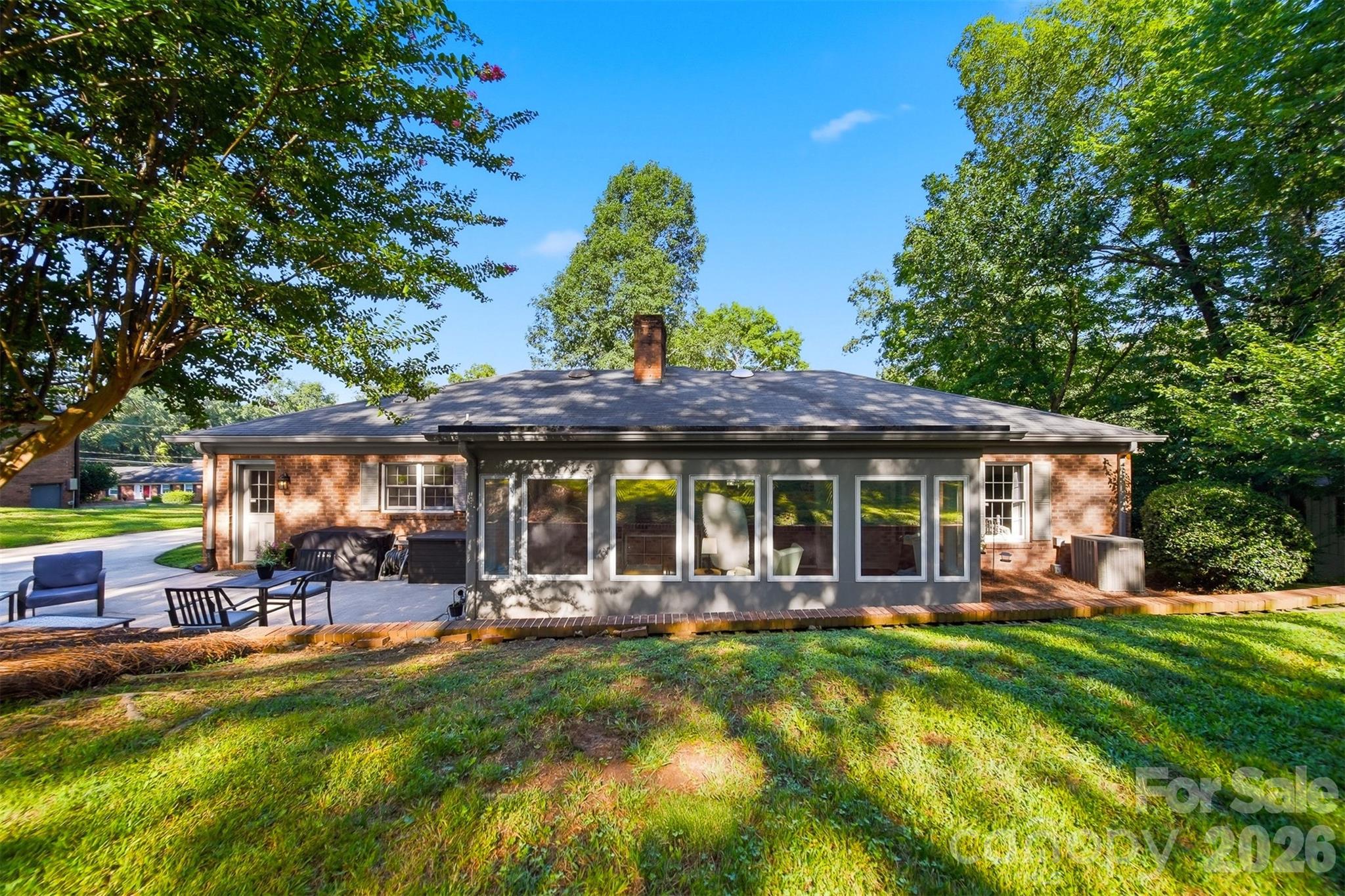 1240 10th Street Lane NW — Hickory